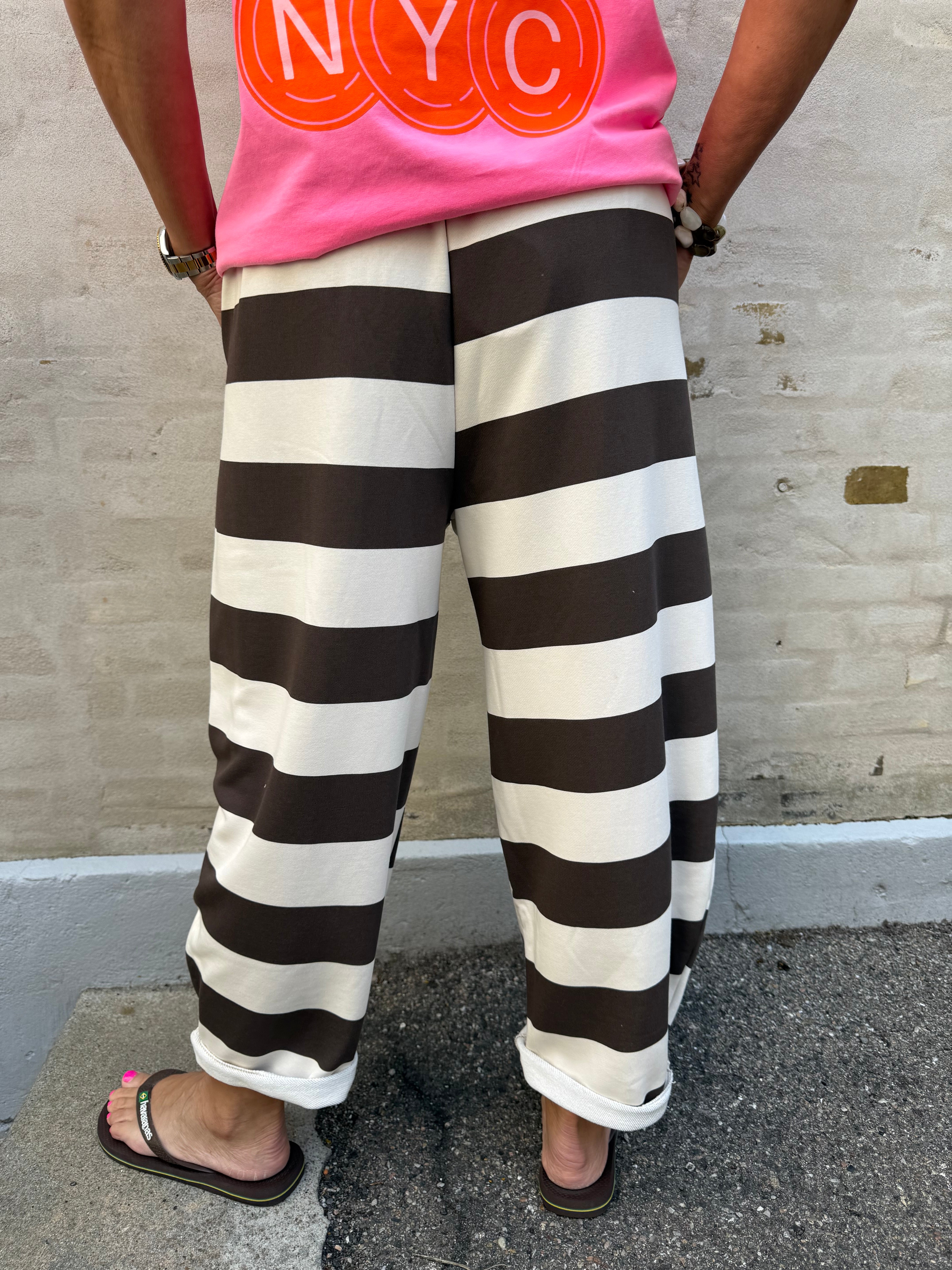 PREORDER- Very Striped Sweatpants - Off White/Brown