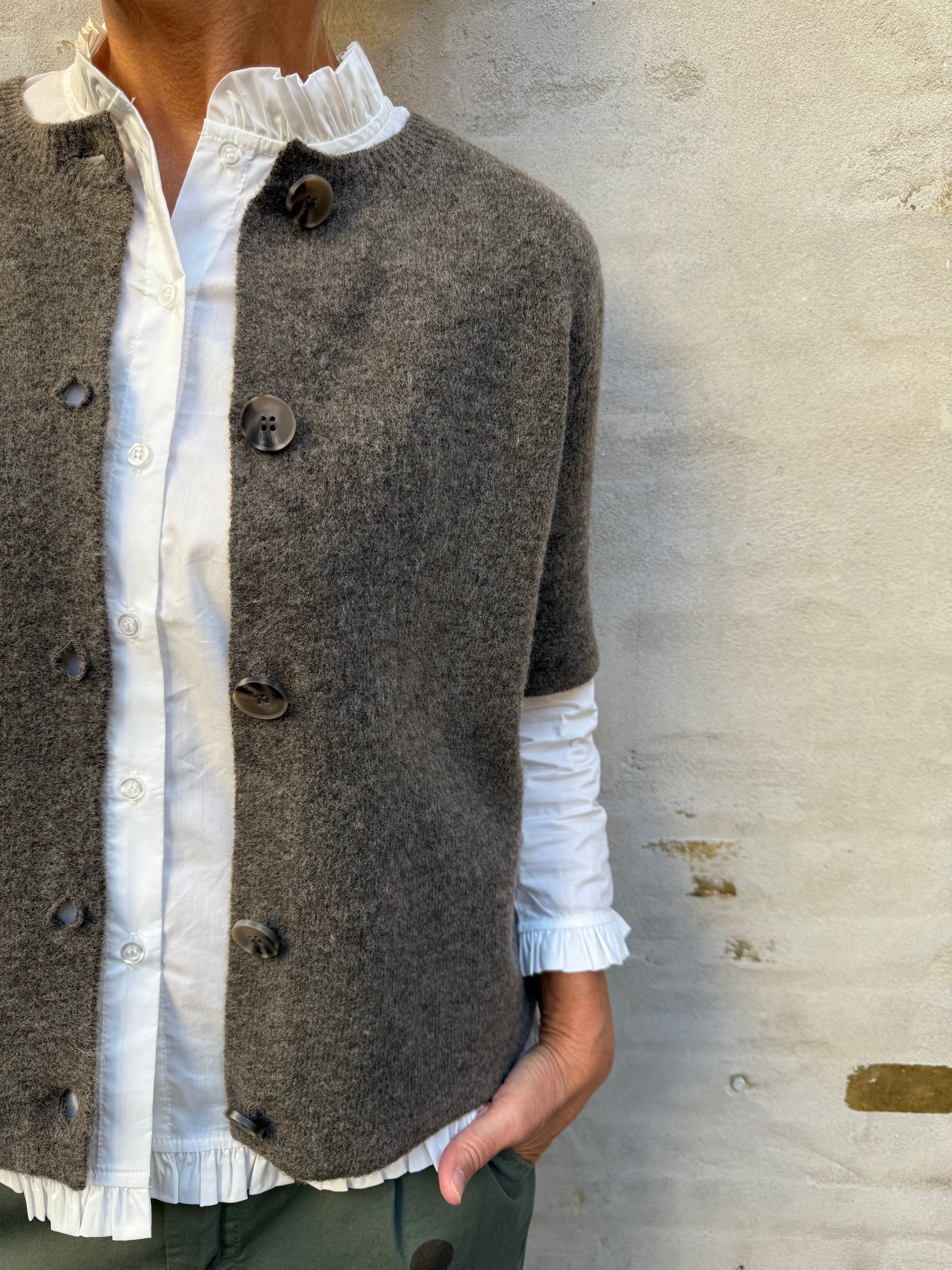JIKO SS O-NECK KNIT CARDIGAN - Moro