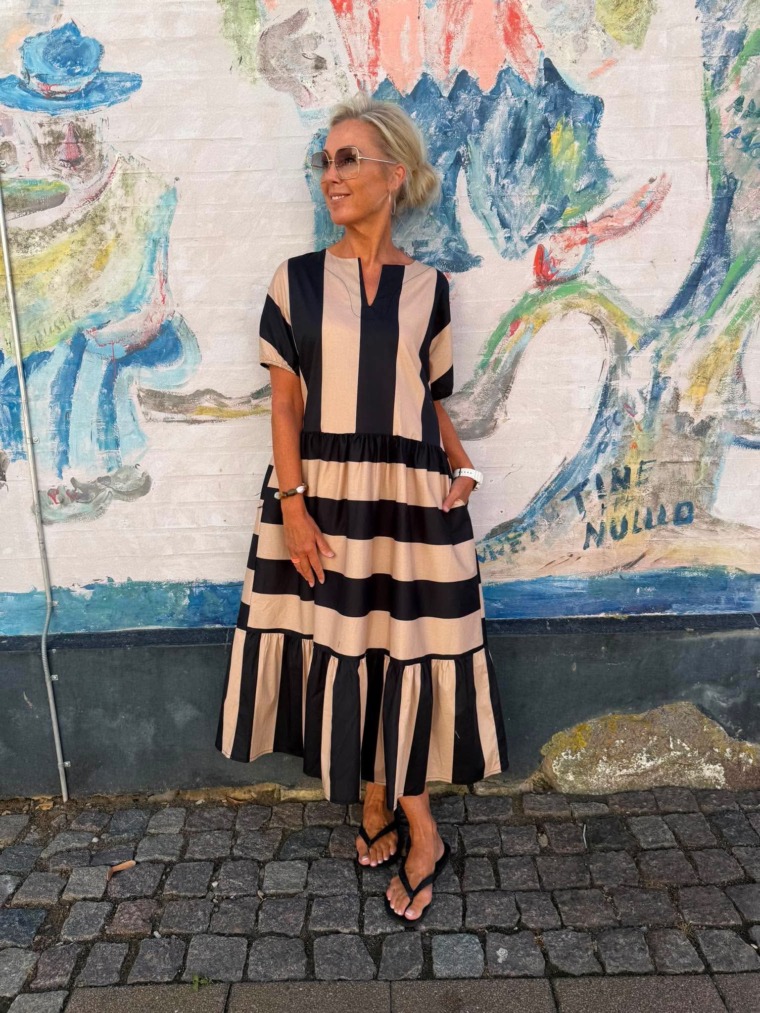 FÖRBESTÄLLNING - Långrandig - Beige/Svart