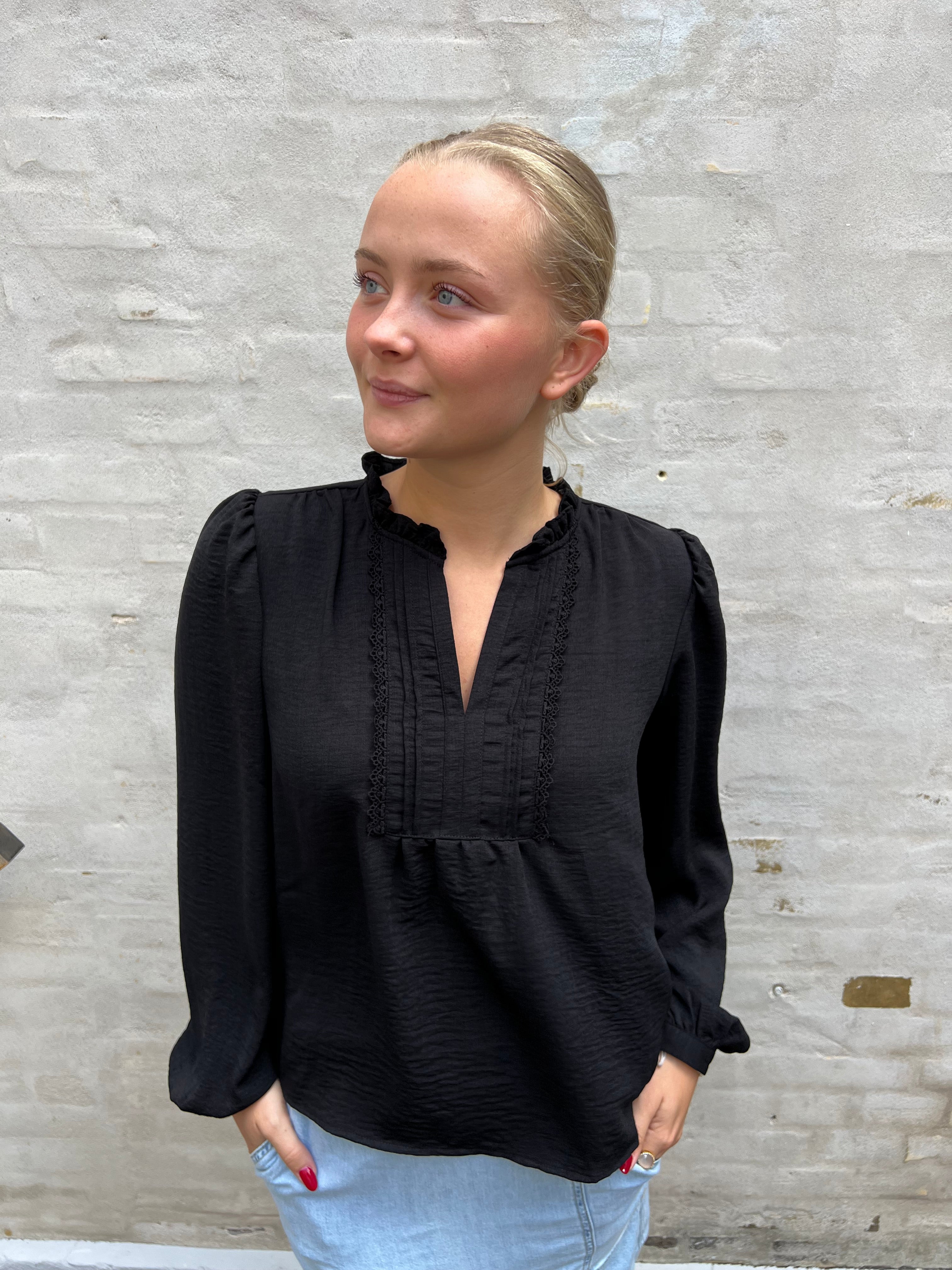 RACHEL LIFE PINTUCK TOP - Black