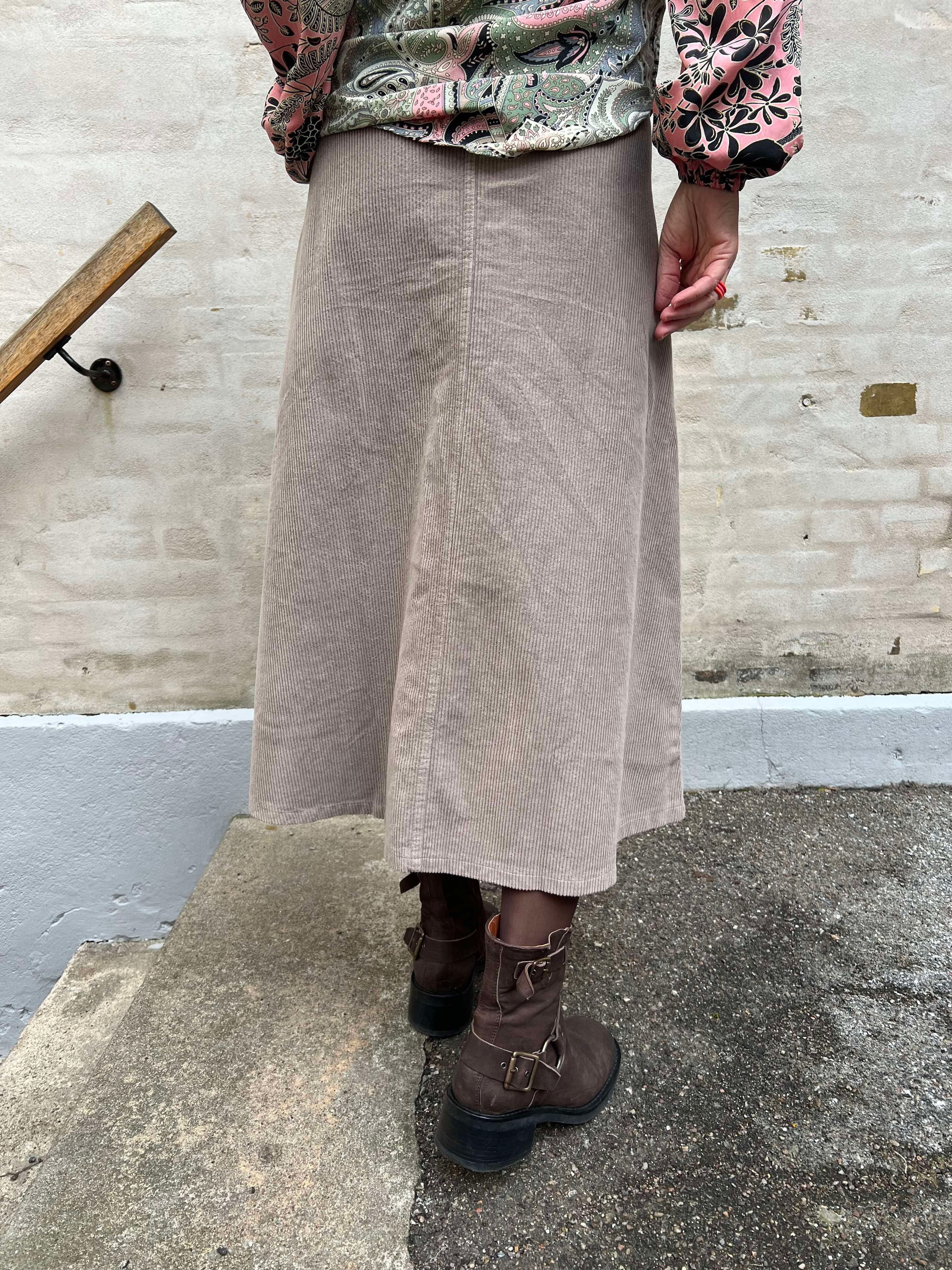 Cora corduroy skirt nougat