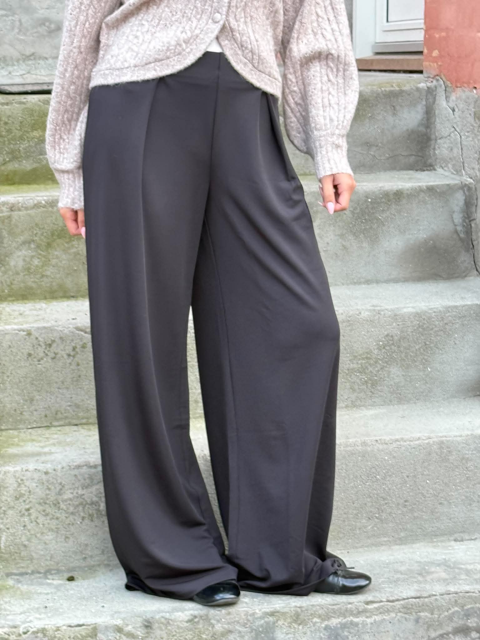DINA LIFE PLEAT WIDE PANT - Black