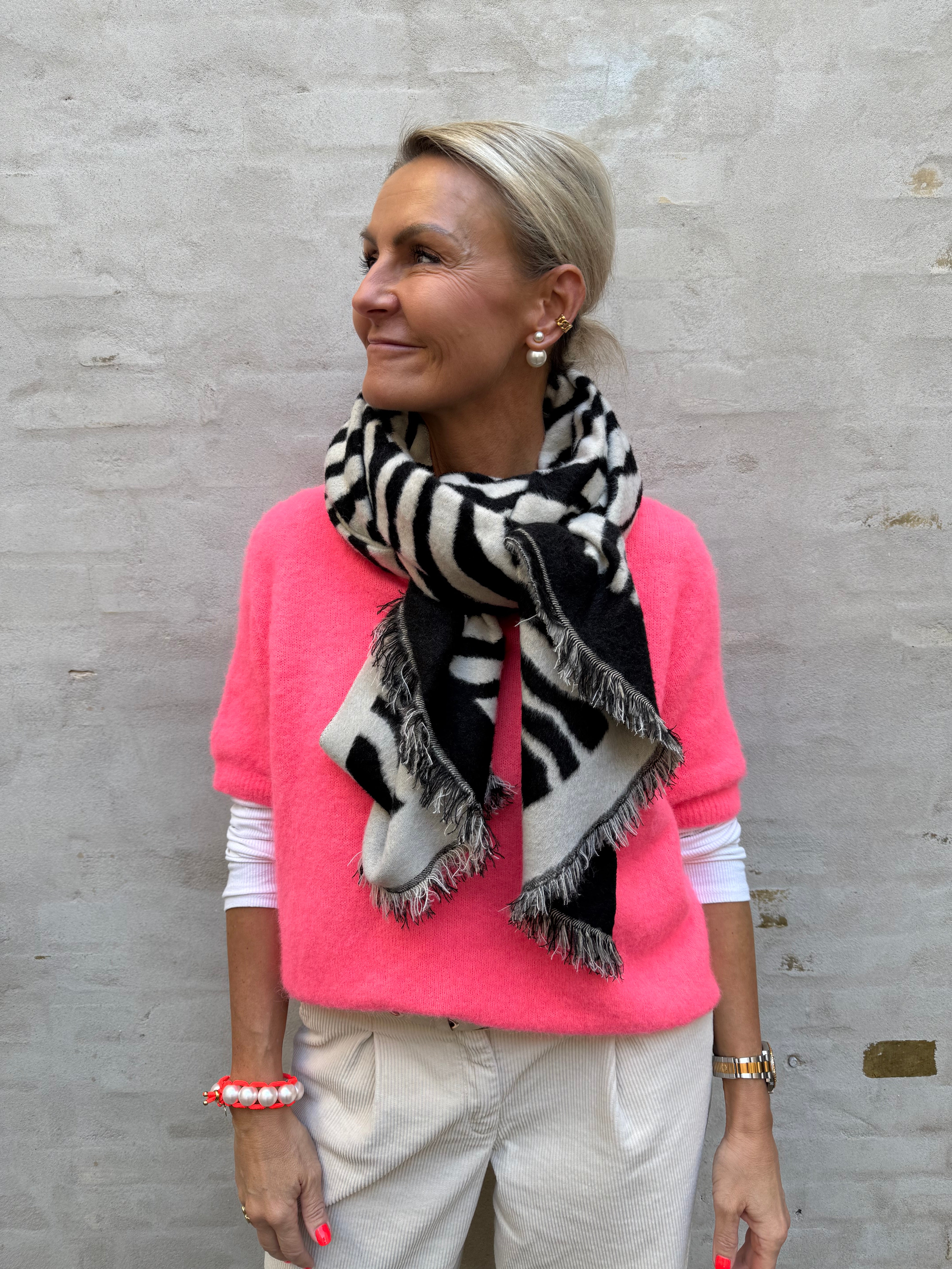 Saga Zebra scarf black