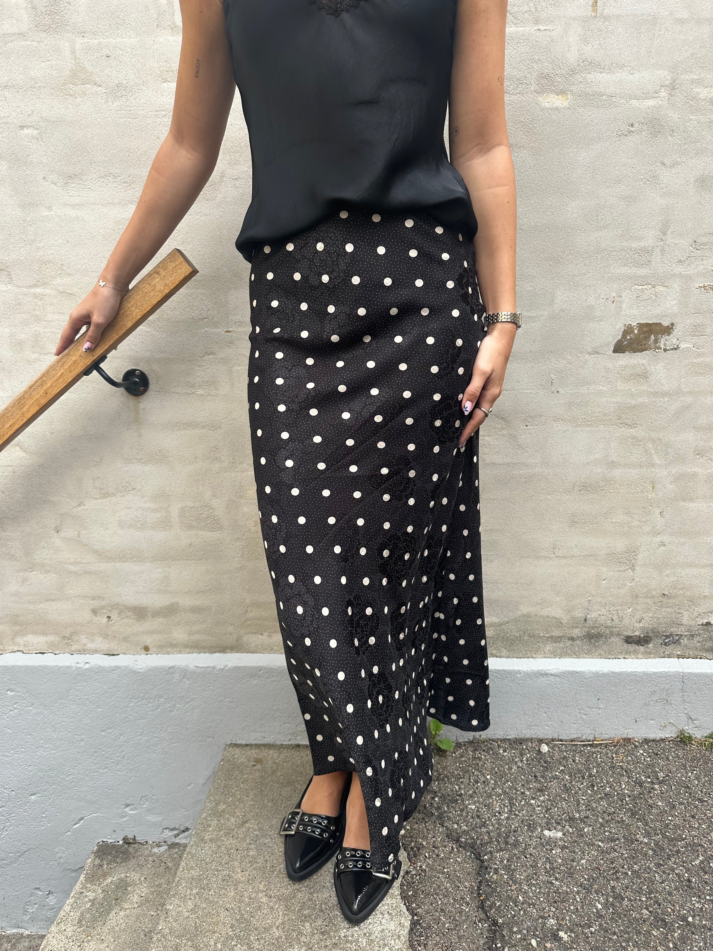 Lola retro dot skirt black