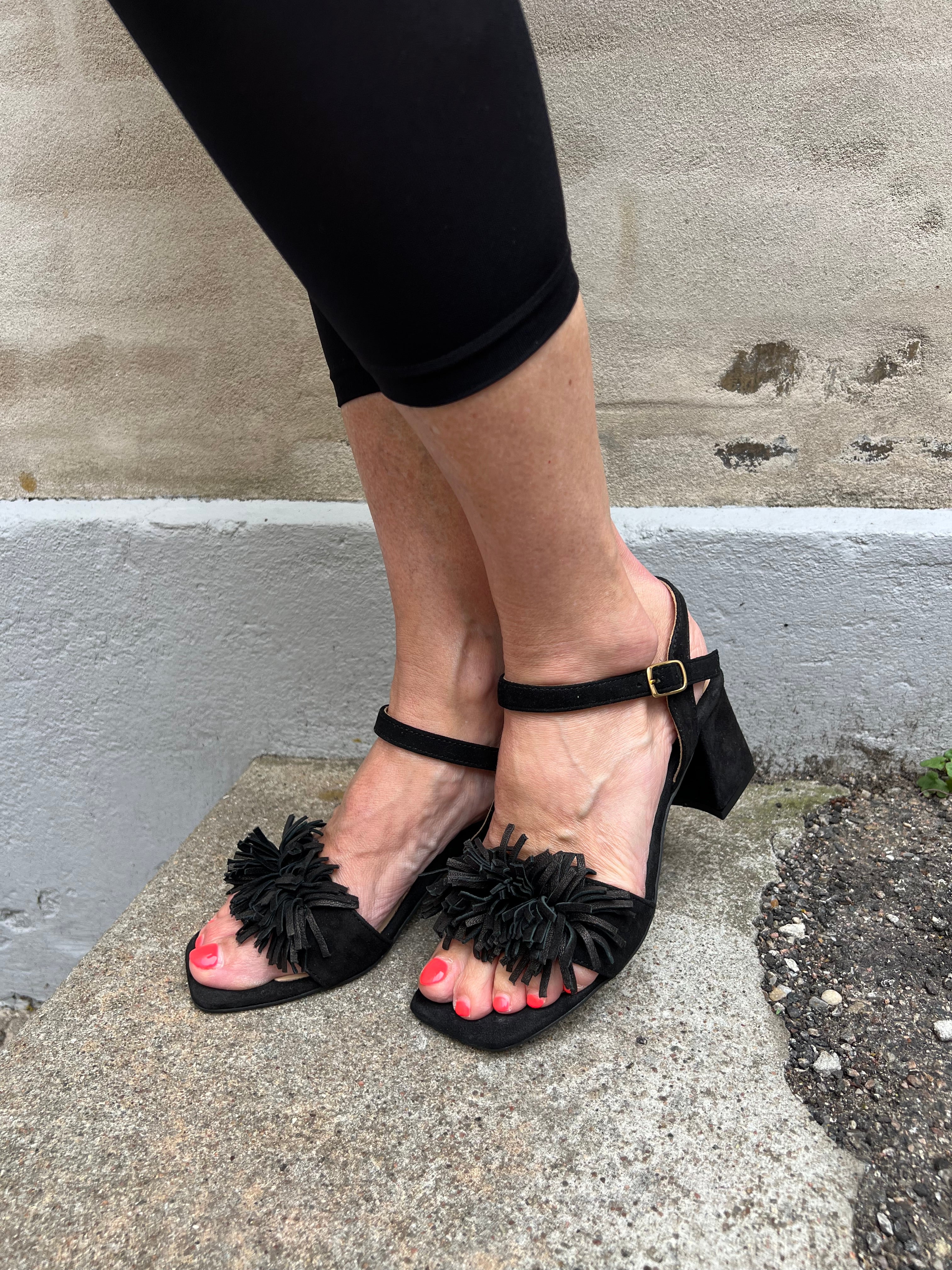 Mila Sandaler Black