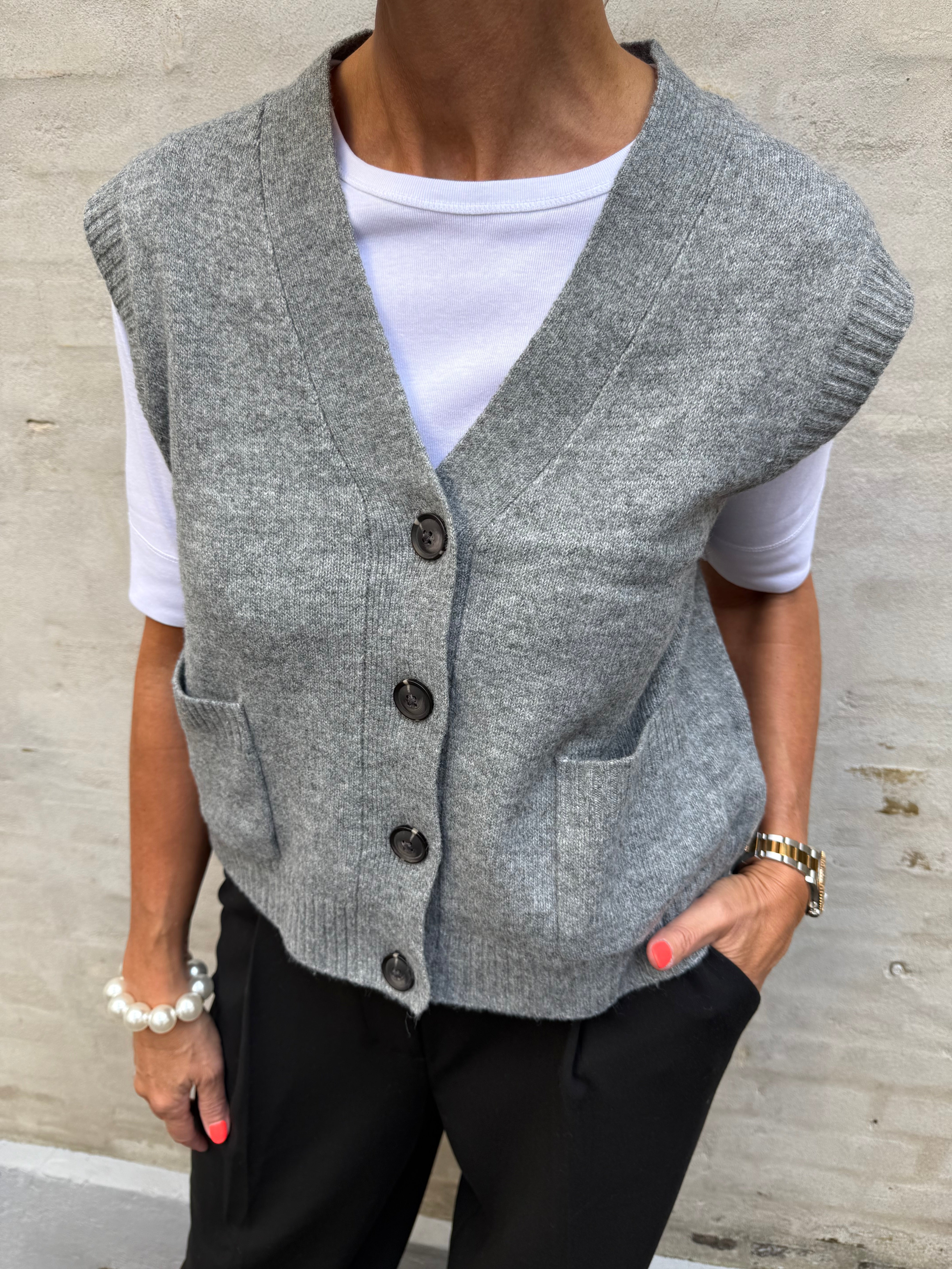 SUPER LIFE V-NECK VEST - Medium Grey Melange