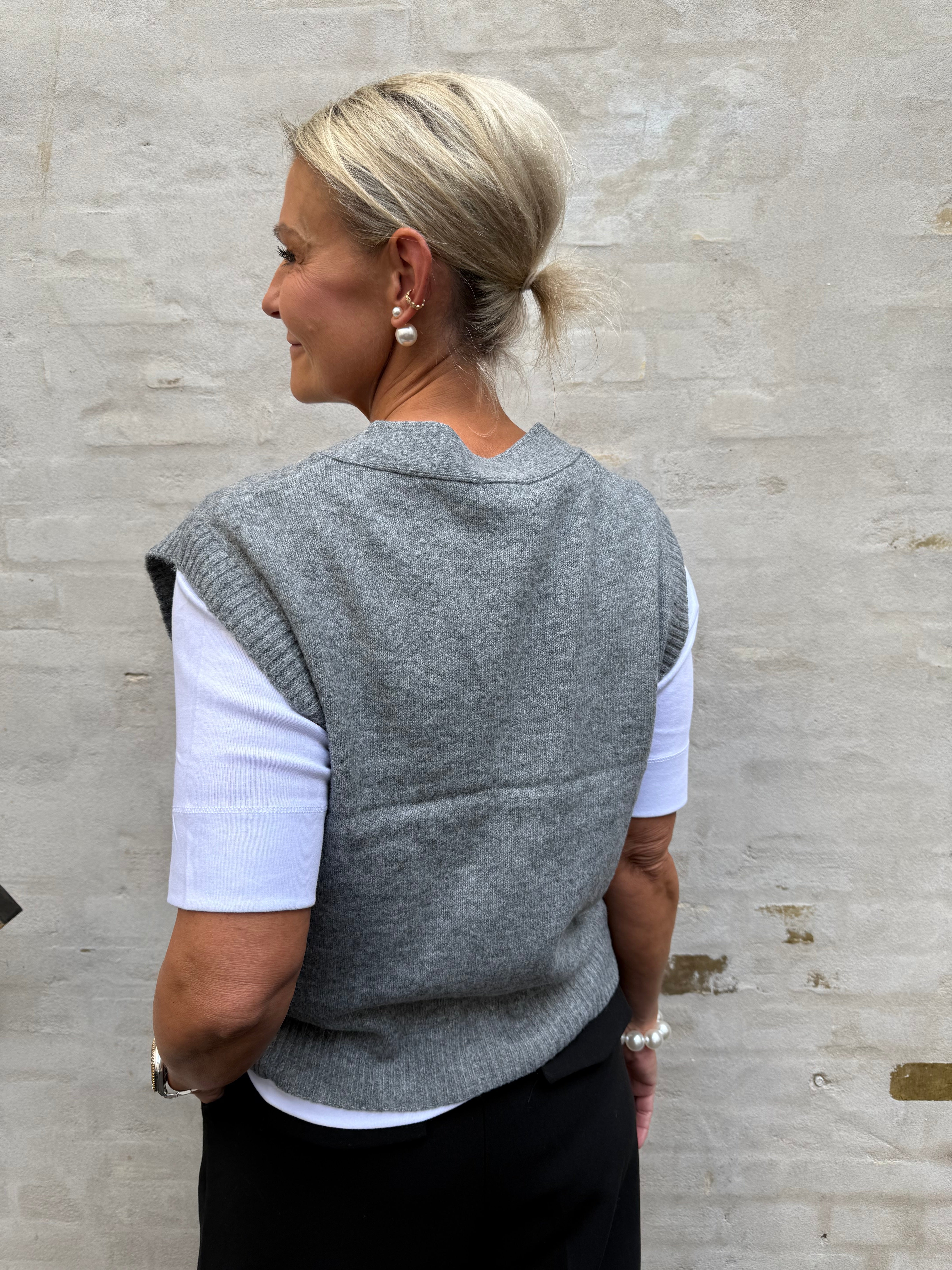 SUPER LIFE V-NECK VEST - Medium Grey Melange