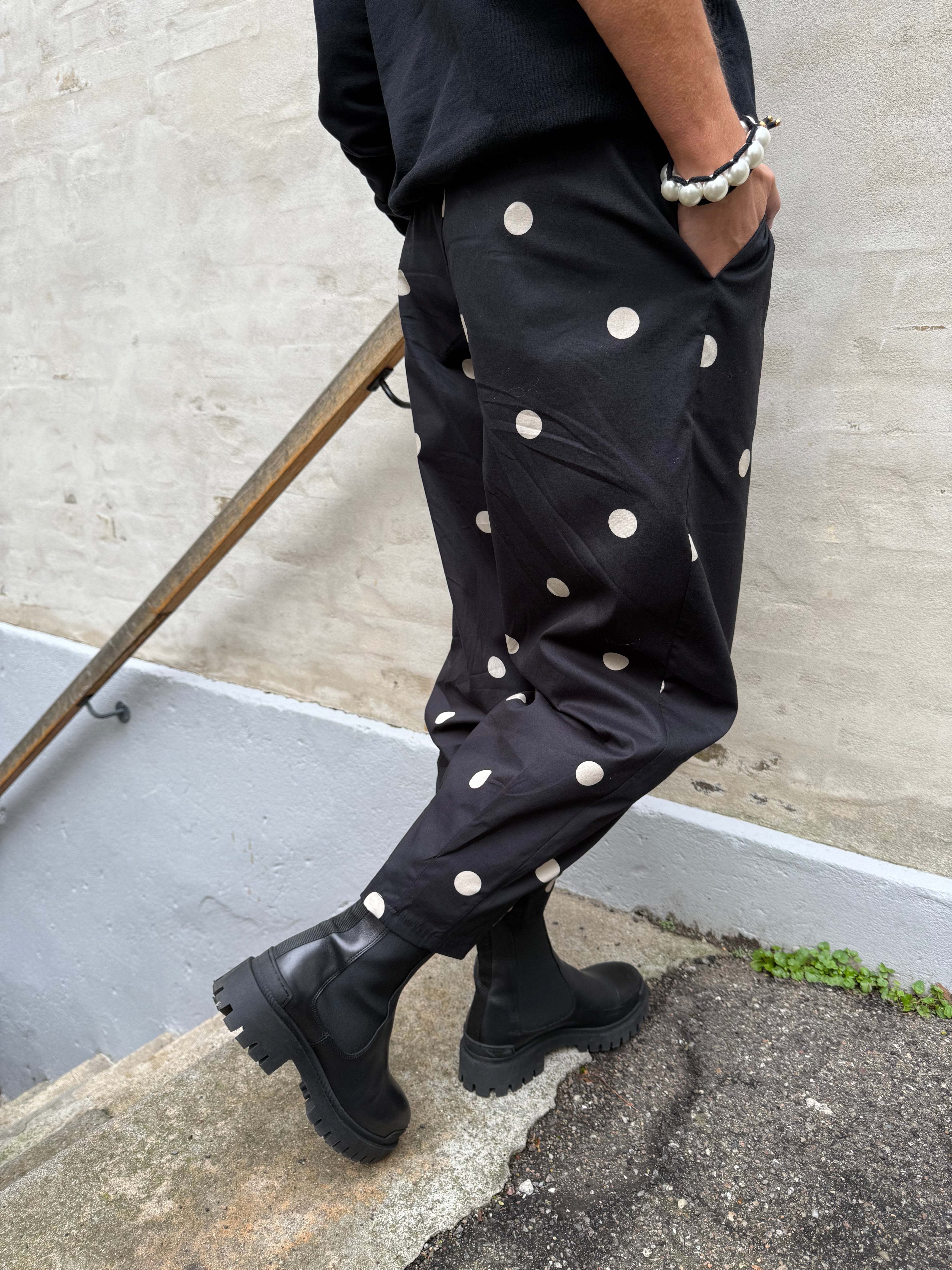 Abbie Barrel Pant - Black Dot