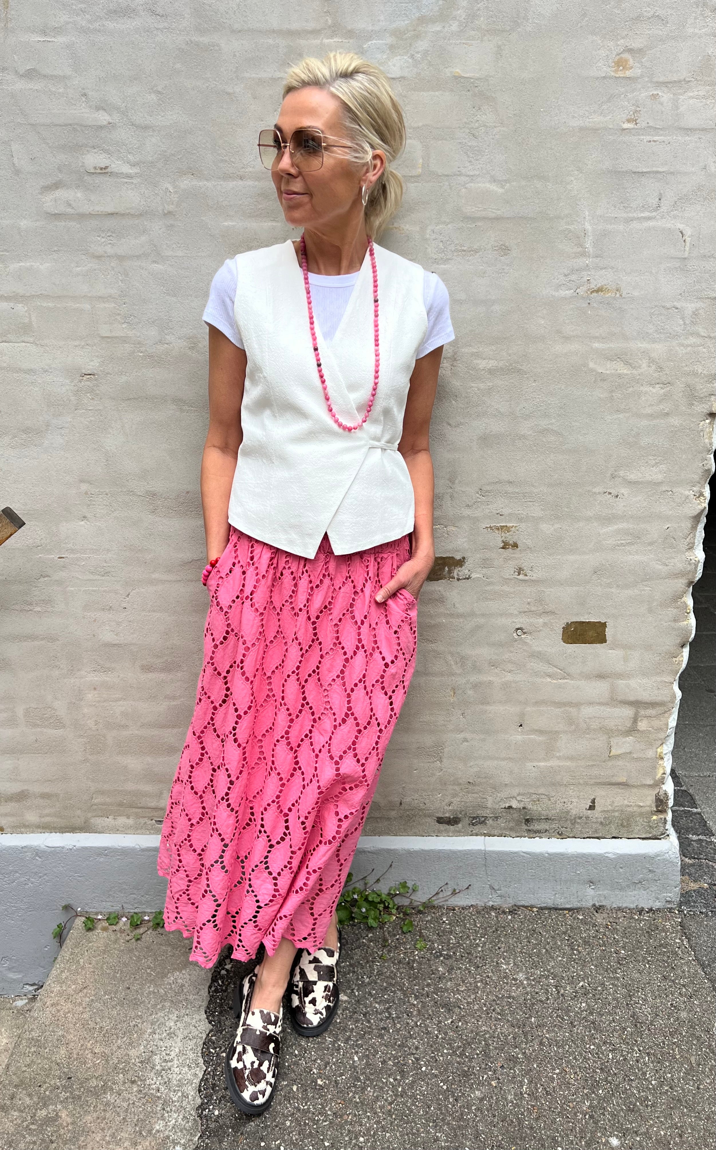 Freya cut out lace skirt pink