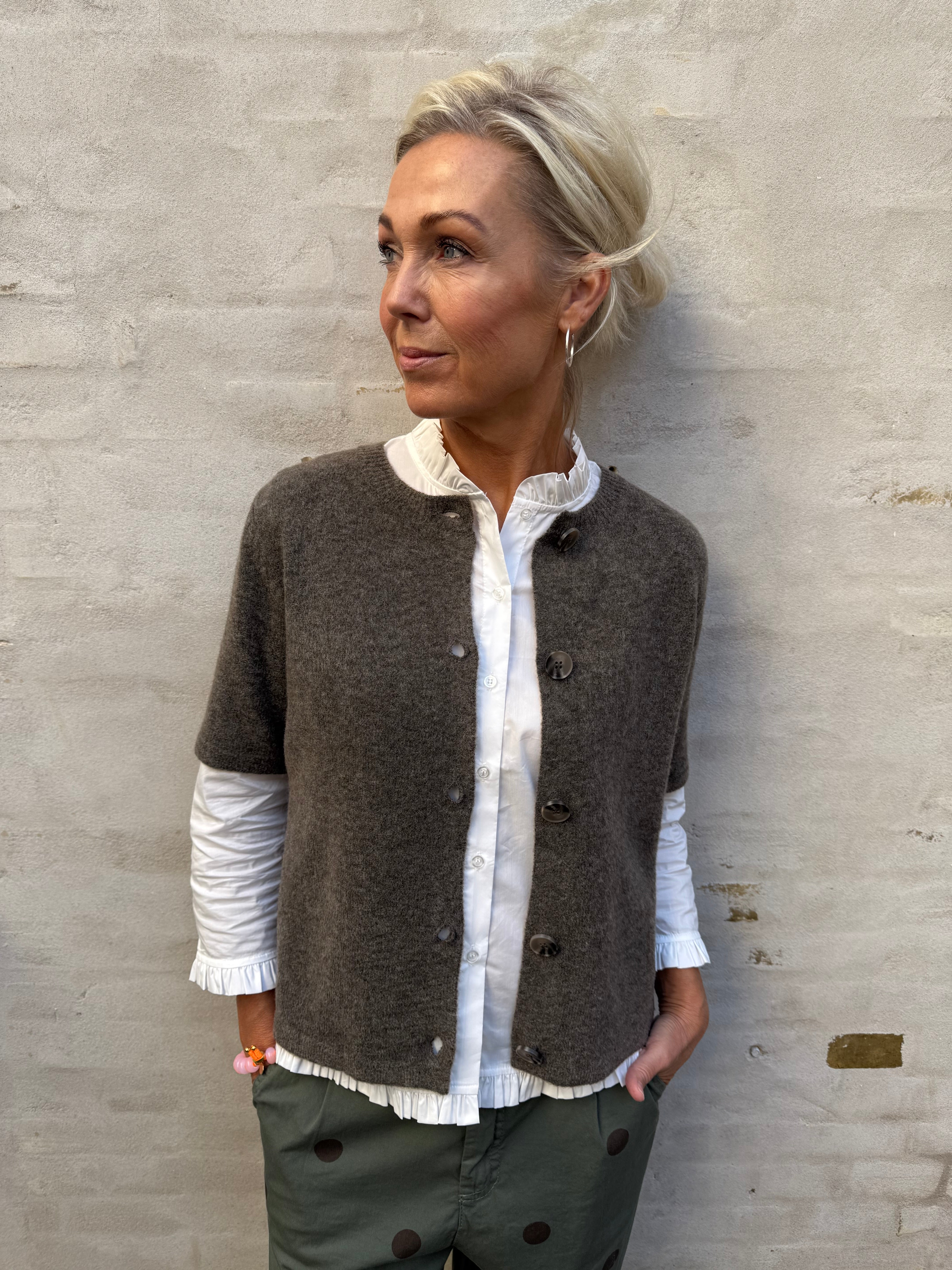 JIKO SS O-NECK KNIT CARDIGAN - Moro