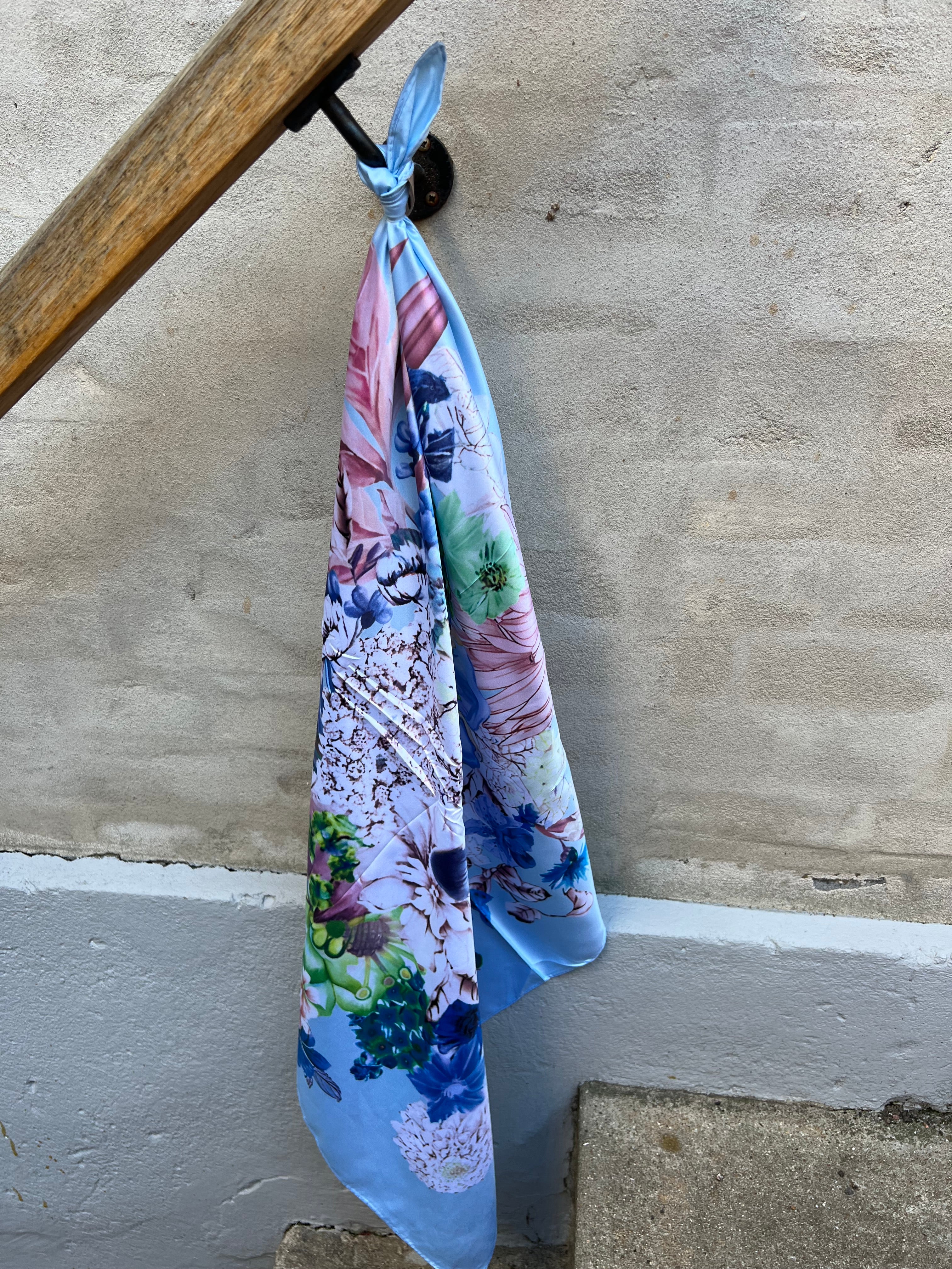 Solrun scarf flower print blue