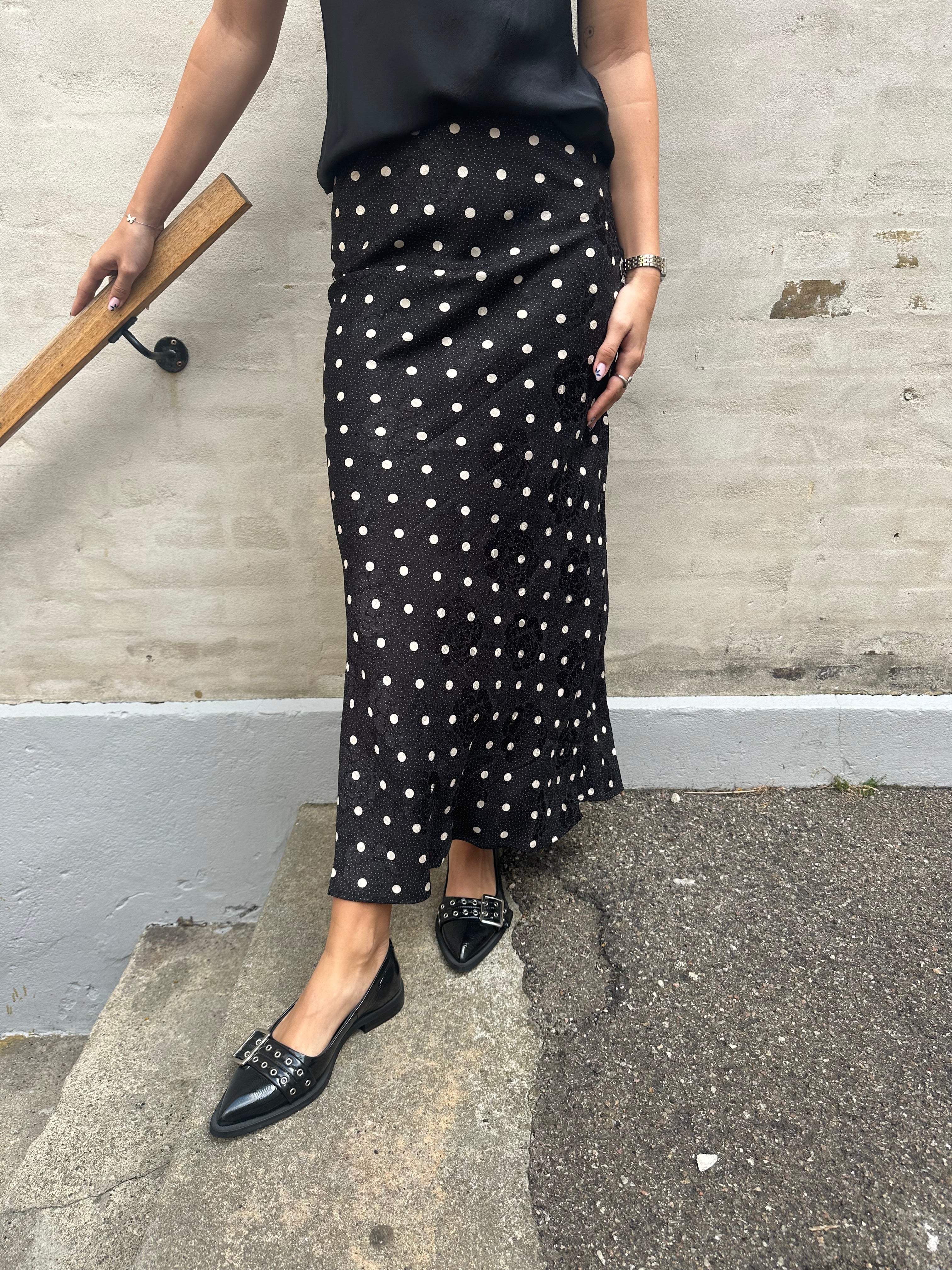 Lola retro dot skirt black