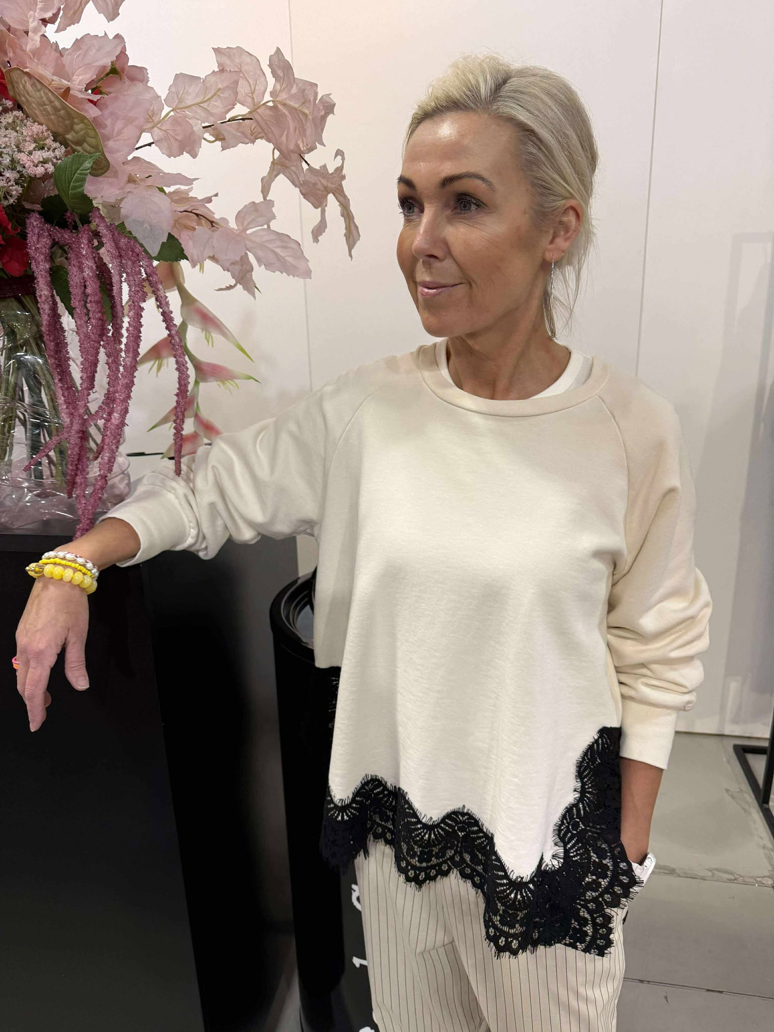 PREORDER-Evy lace sweatshirt - Off White