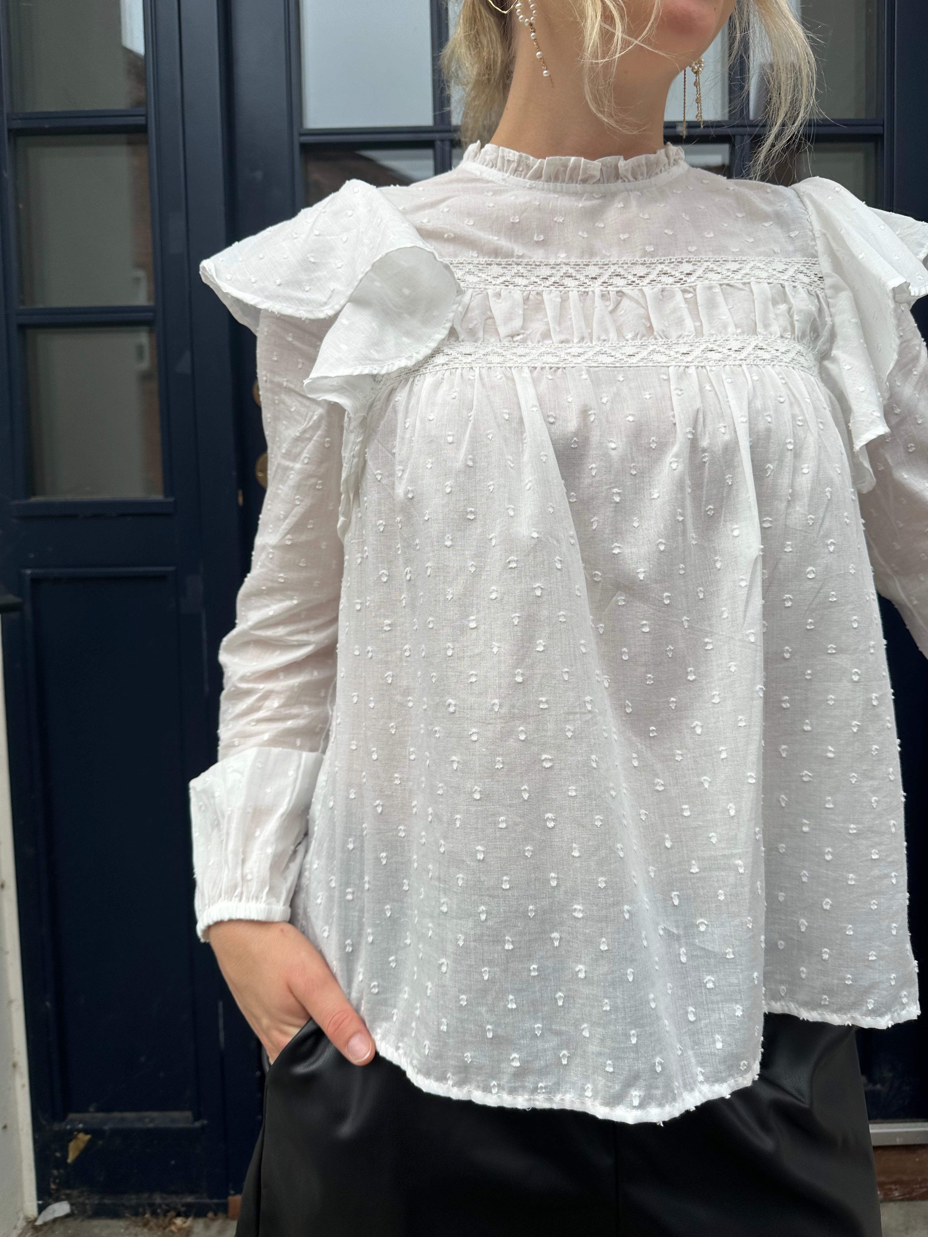 Trine lace blouse snow white