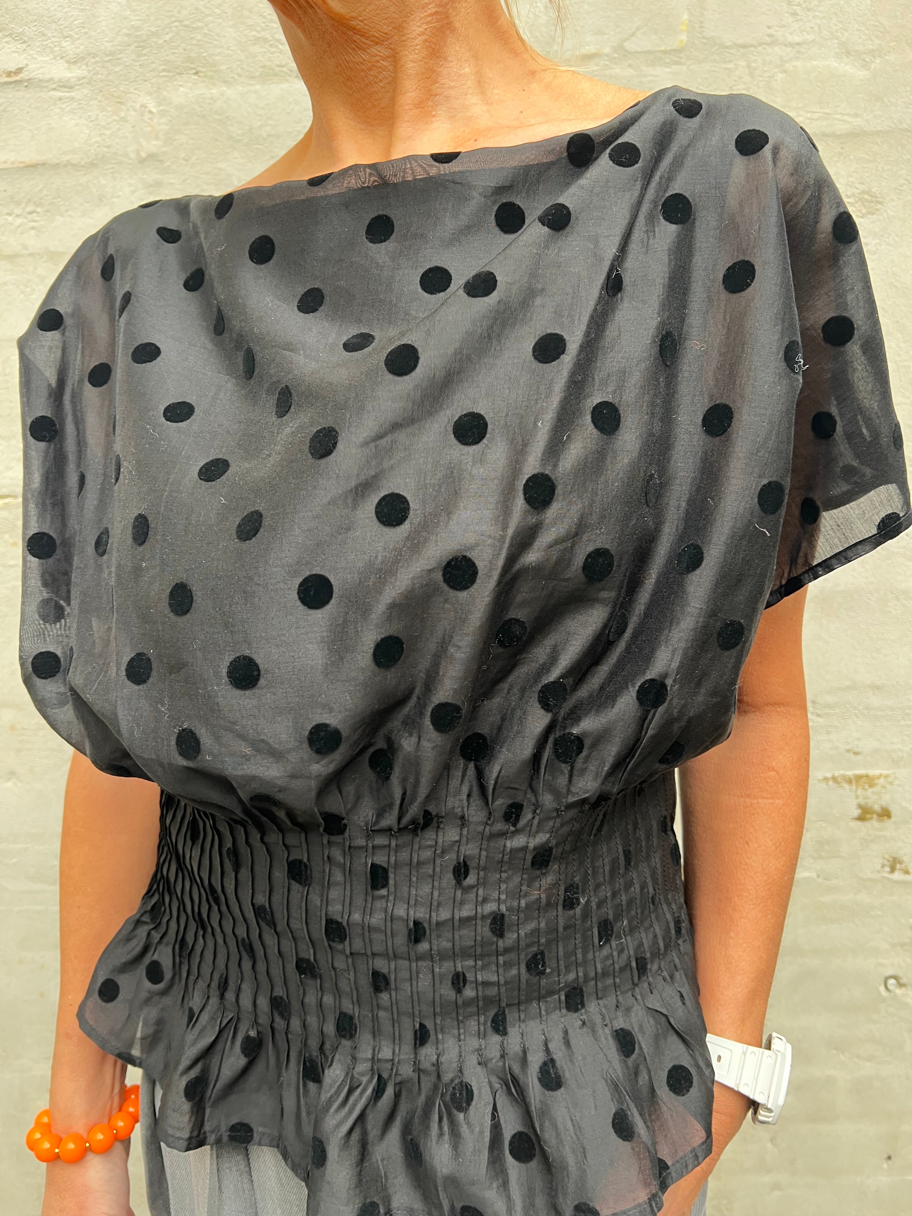 Laura Top - Black with black dot
