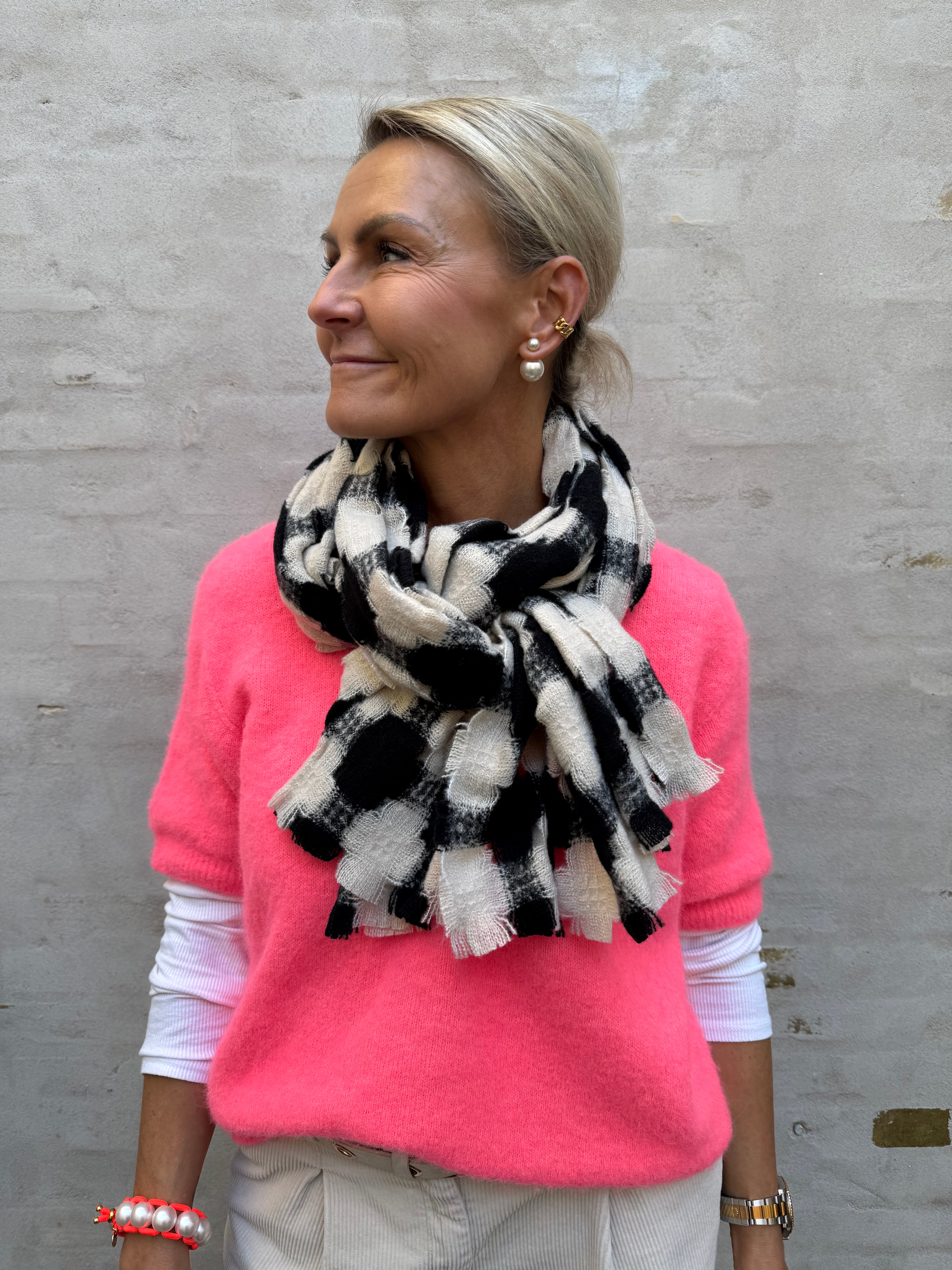 Saga Chess scarf black