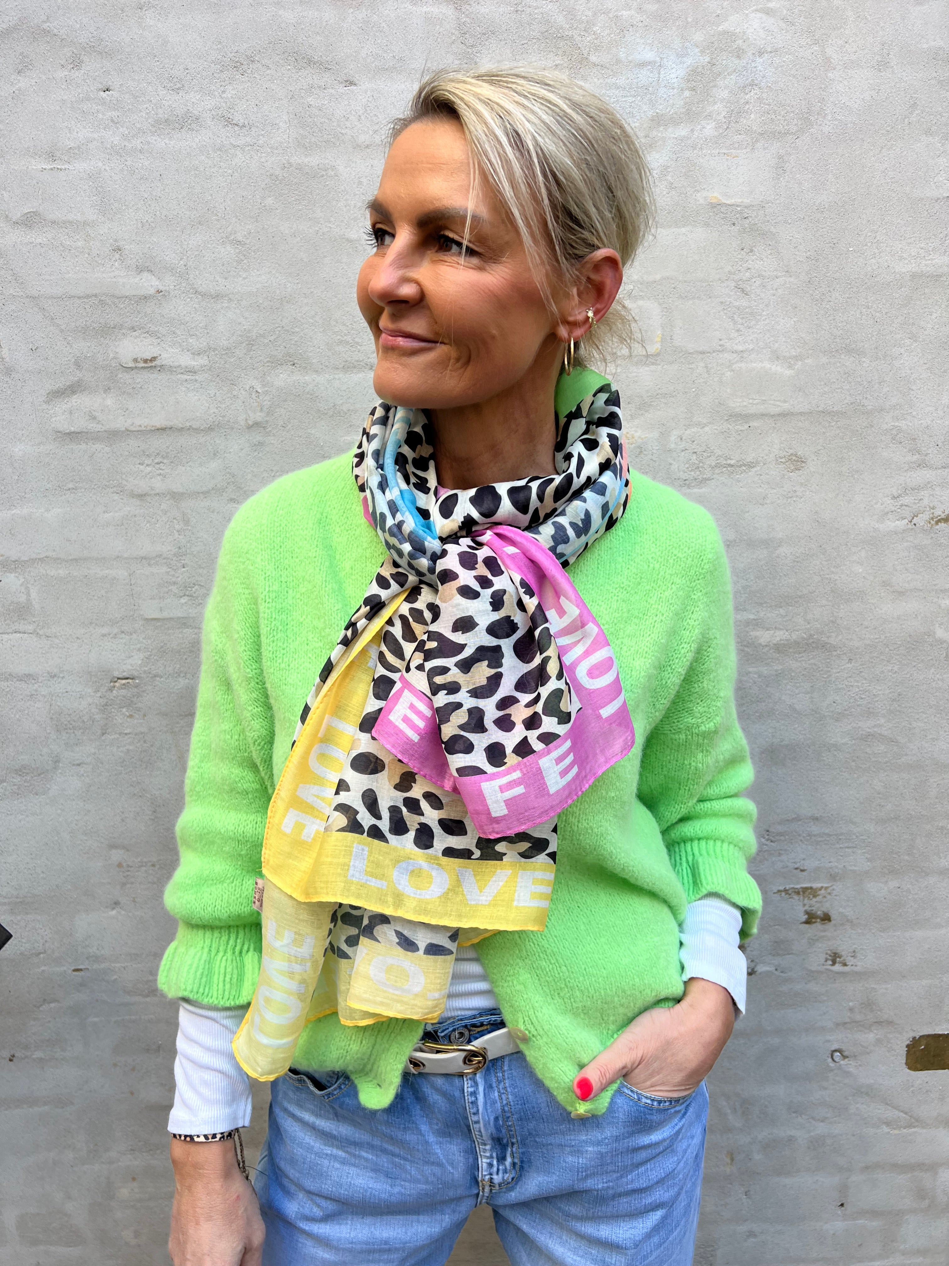 Colourbomb leo scarf