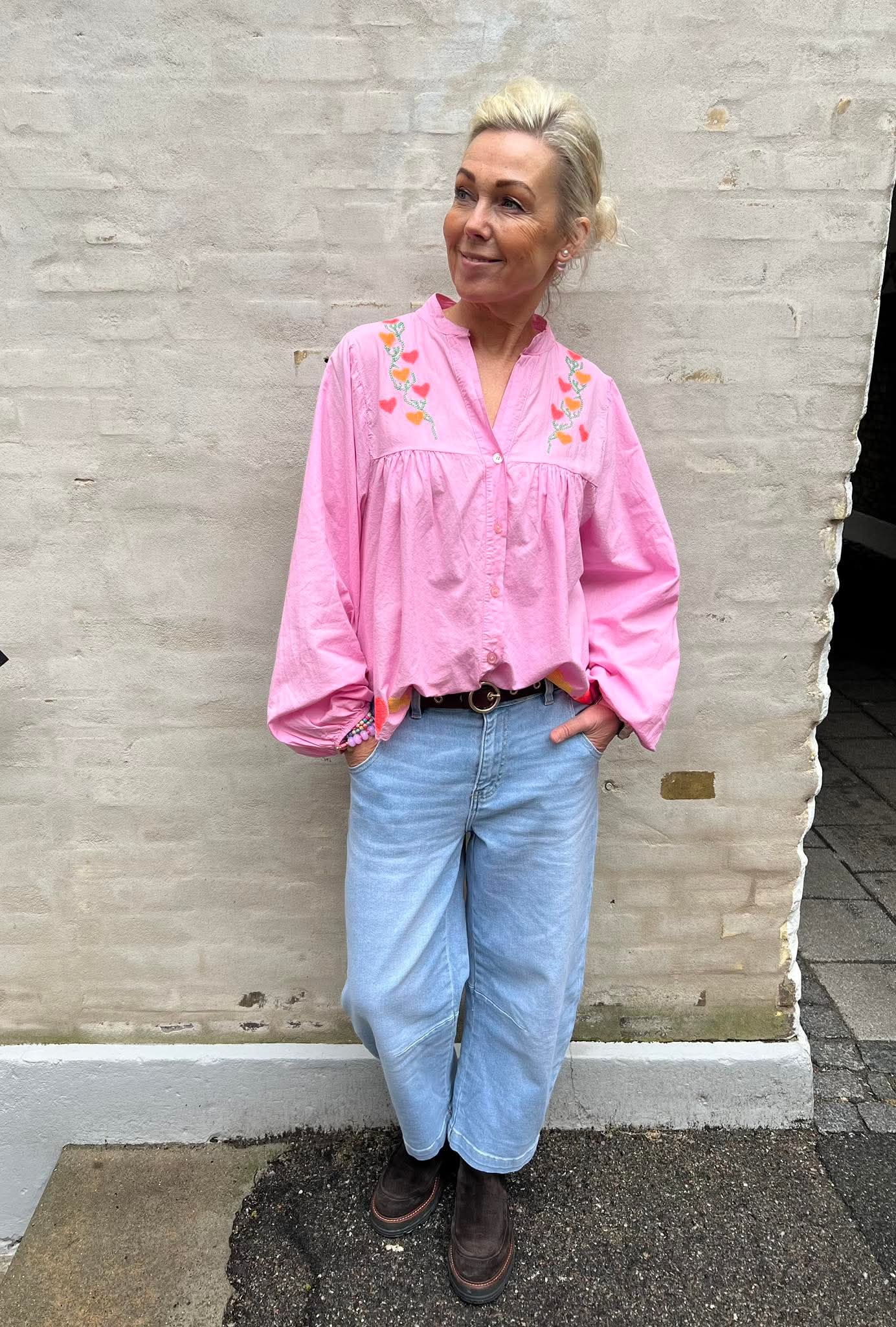 Lux Shirt w. Embrodery - Rosa