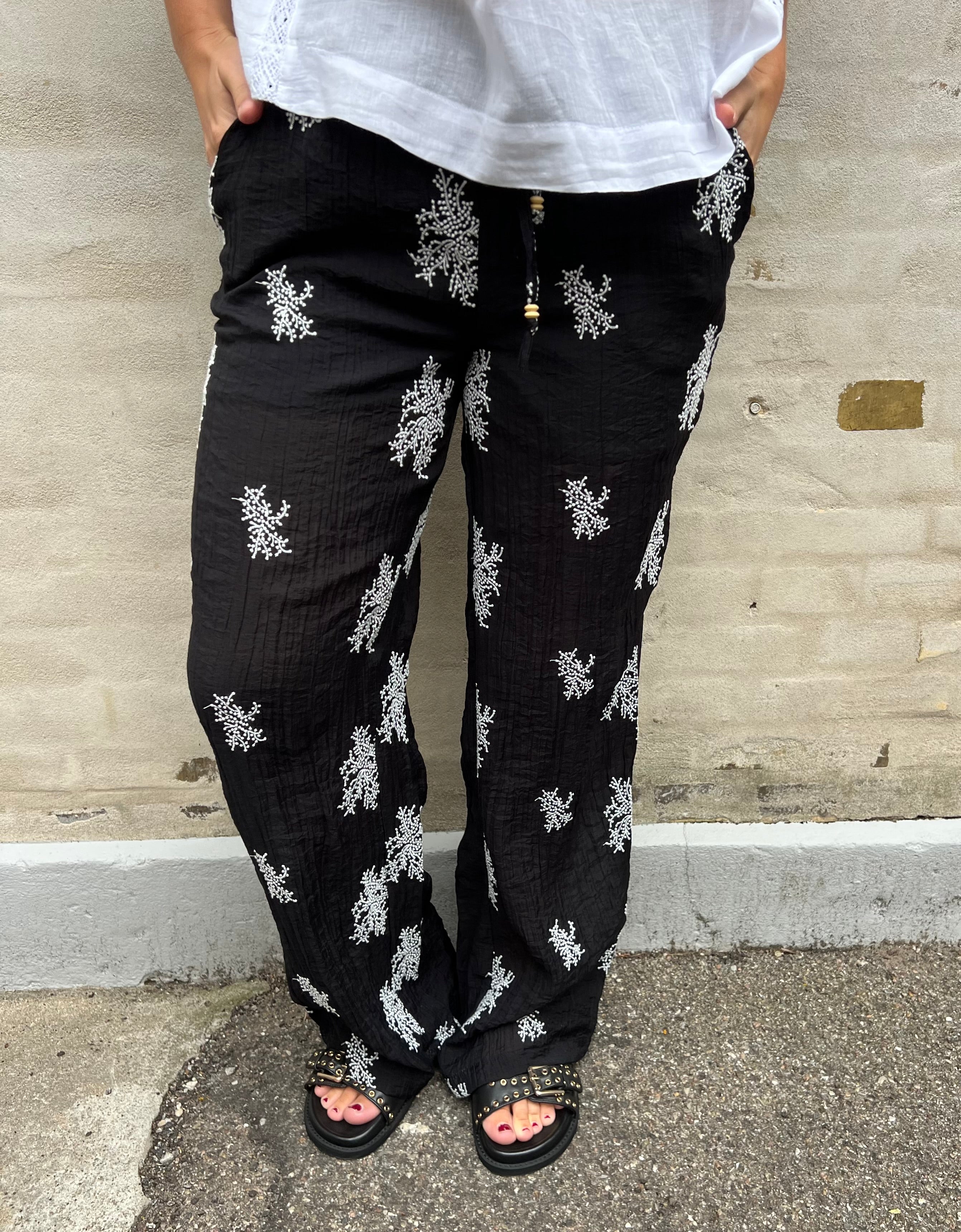 Theo Wide Embroidery Pant- Black/Flower
