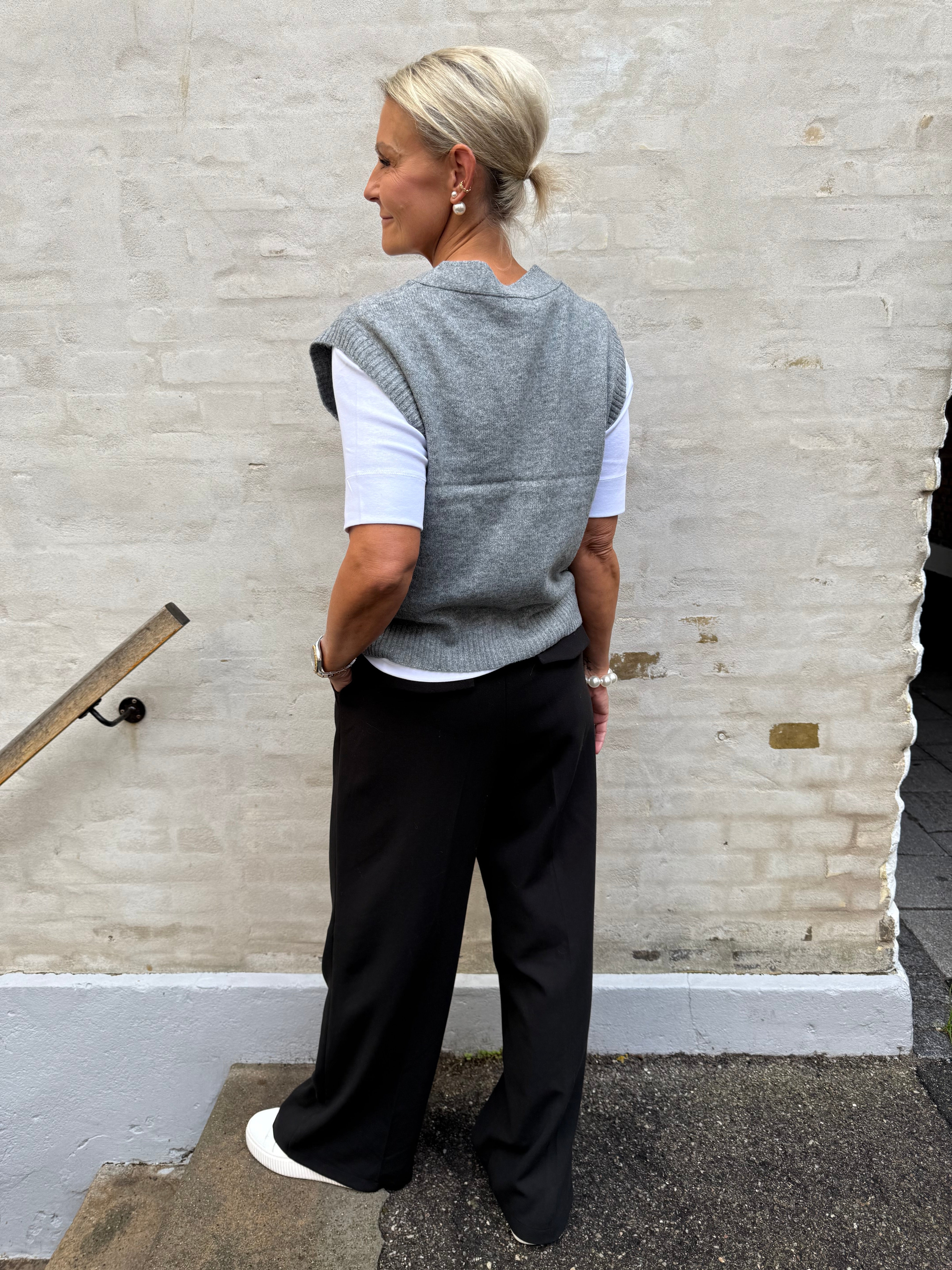 SUPER LIFE V-NECK VEST - Medium Grey Melange