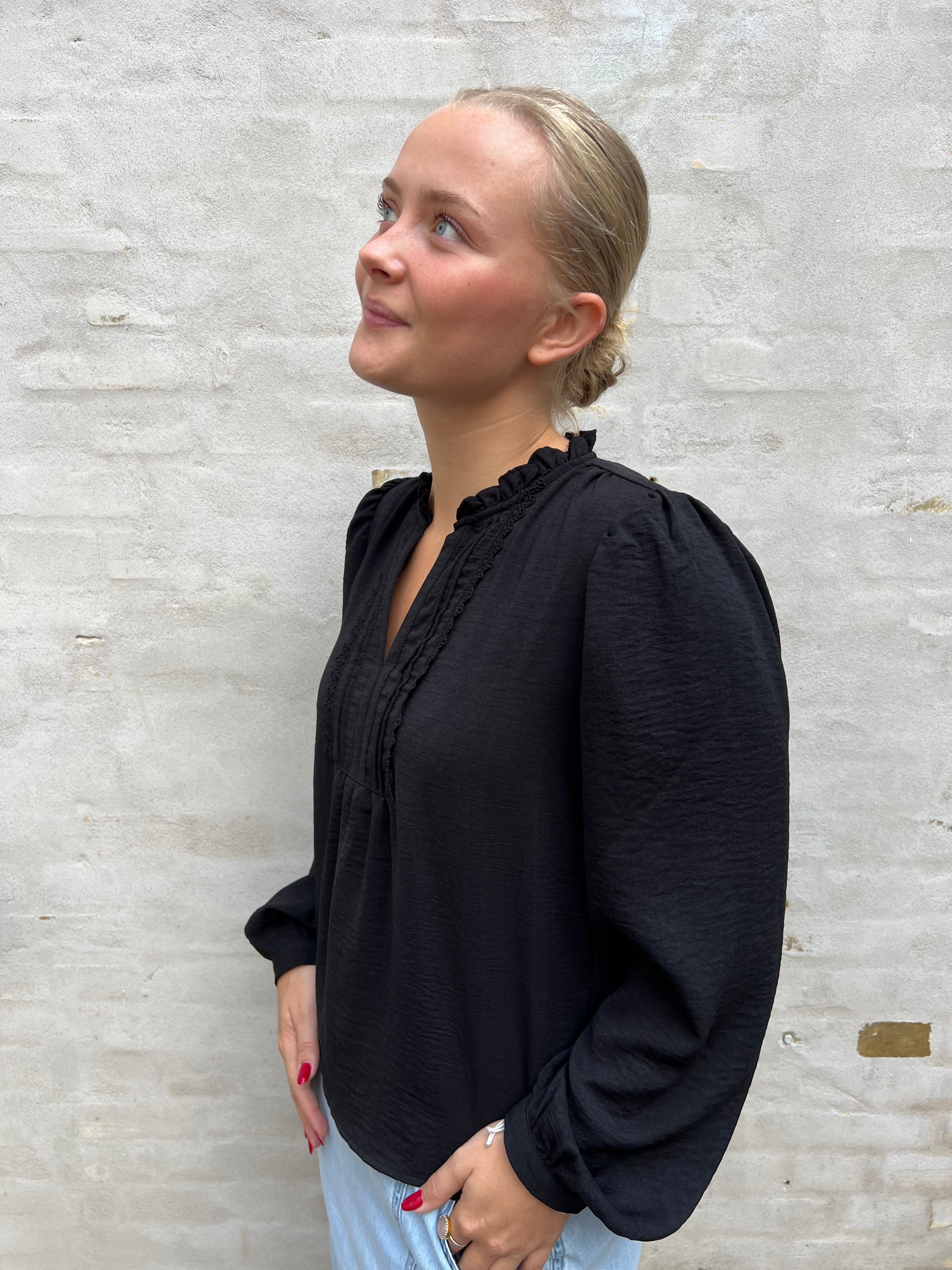 RACHEL LIFE PINTUCK TOP - Black