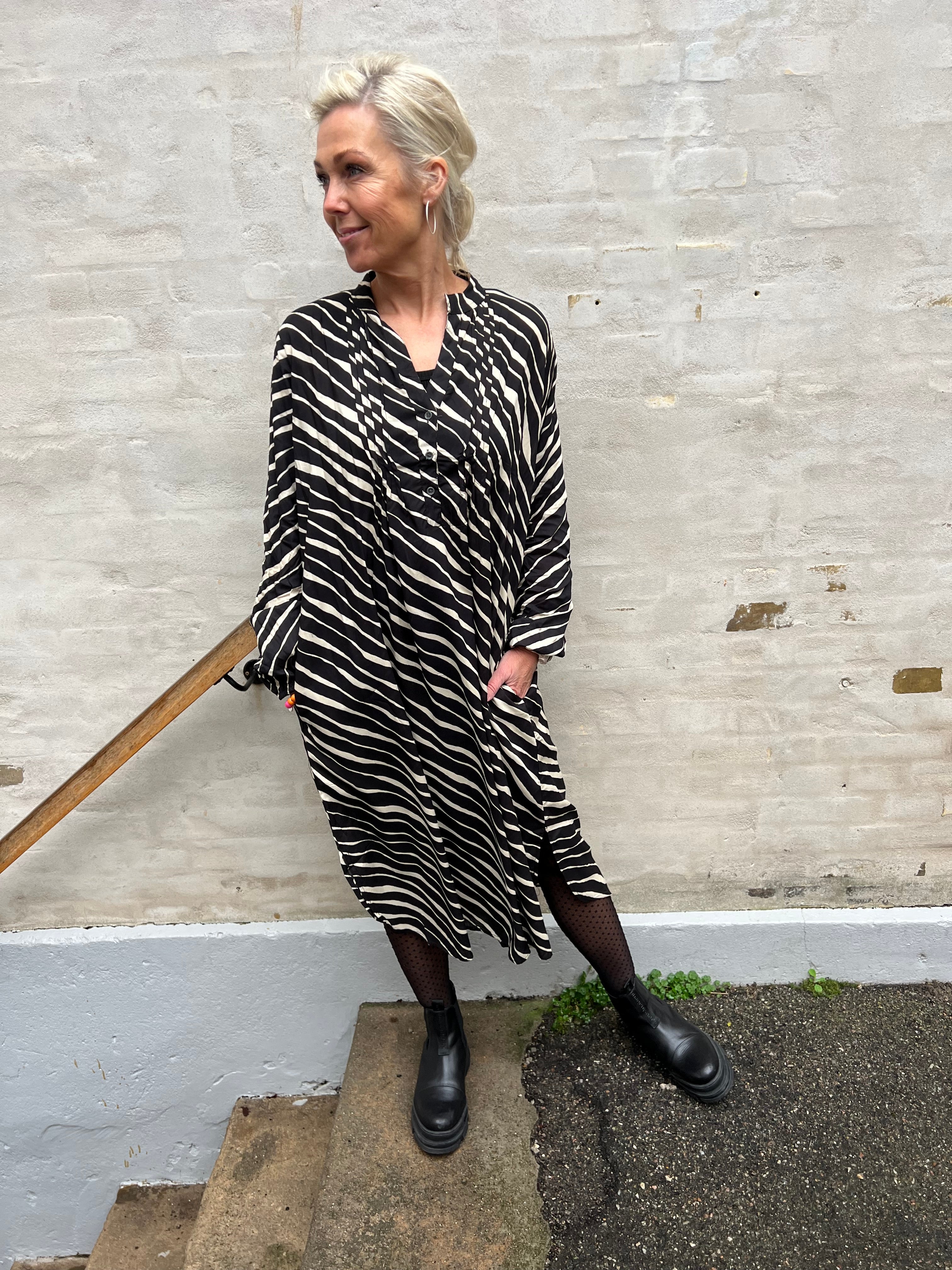 Stella pleat tunic dress black zebra