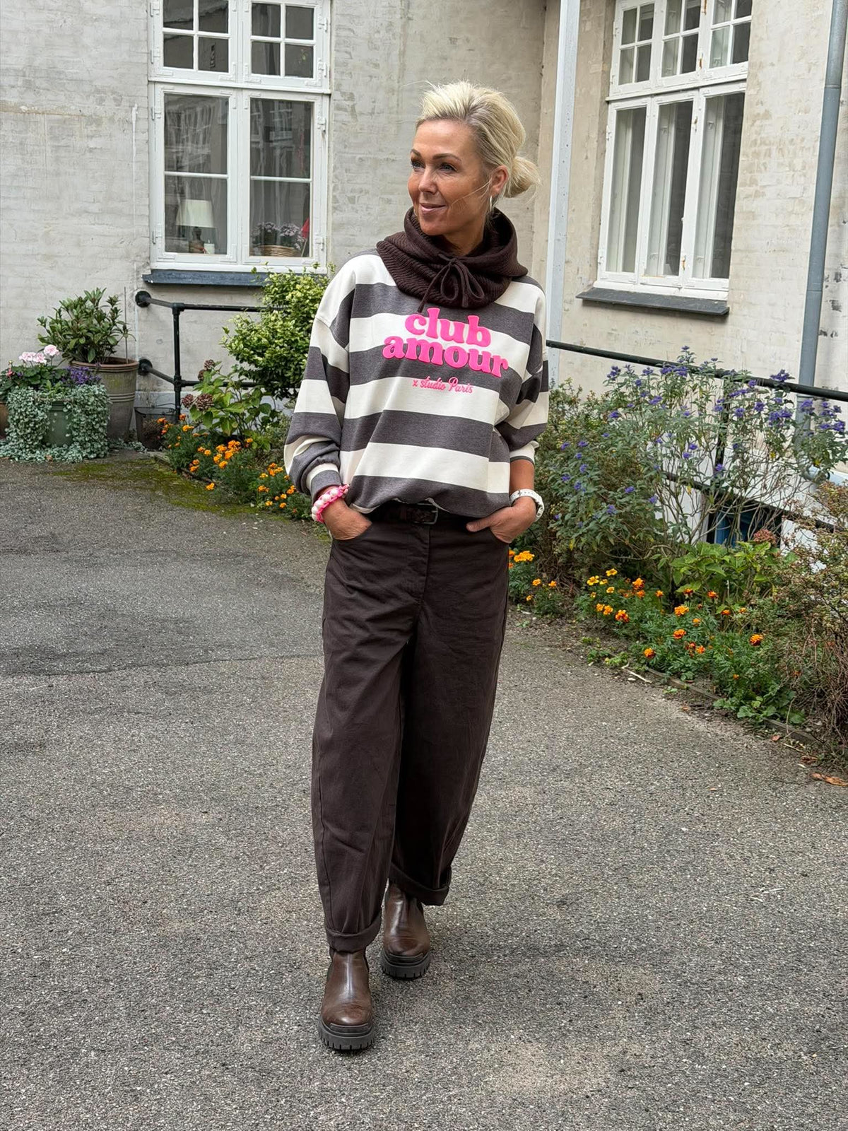Club Sweat - Brown/Pink/Neon