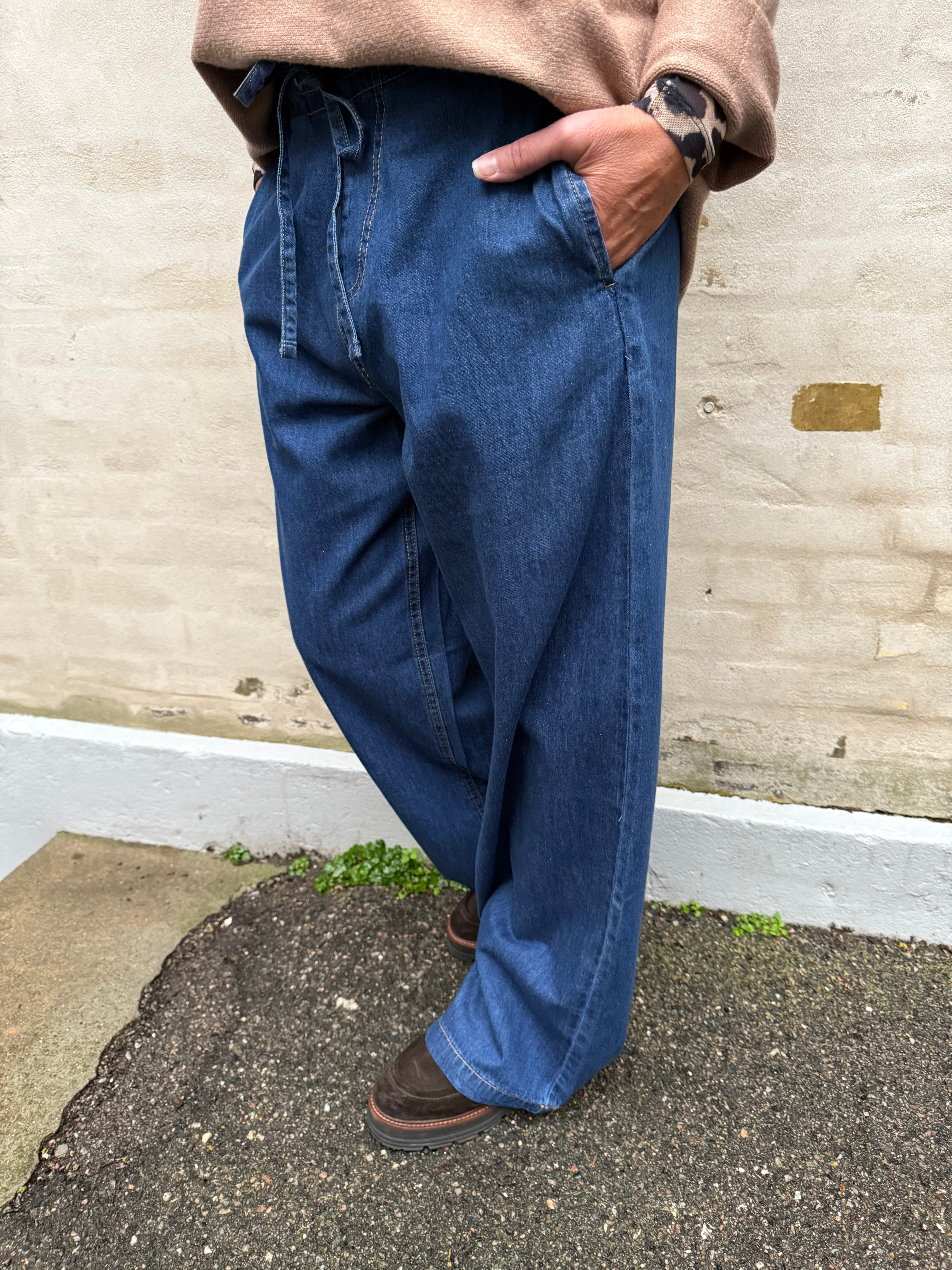 Avril Bukser - Dark Blue Wash