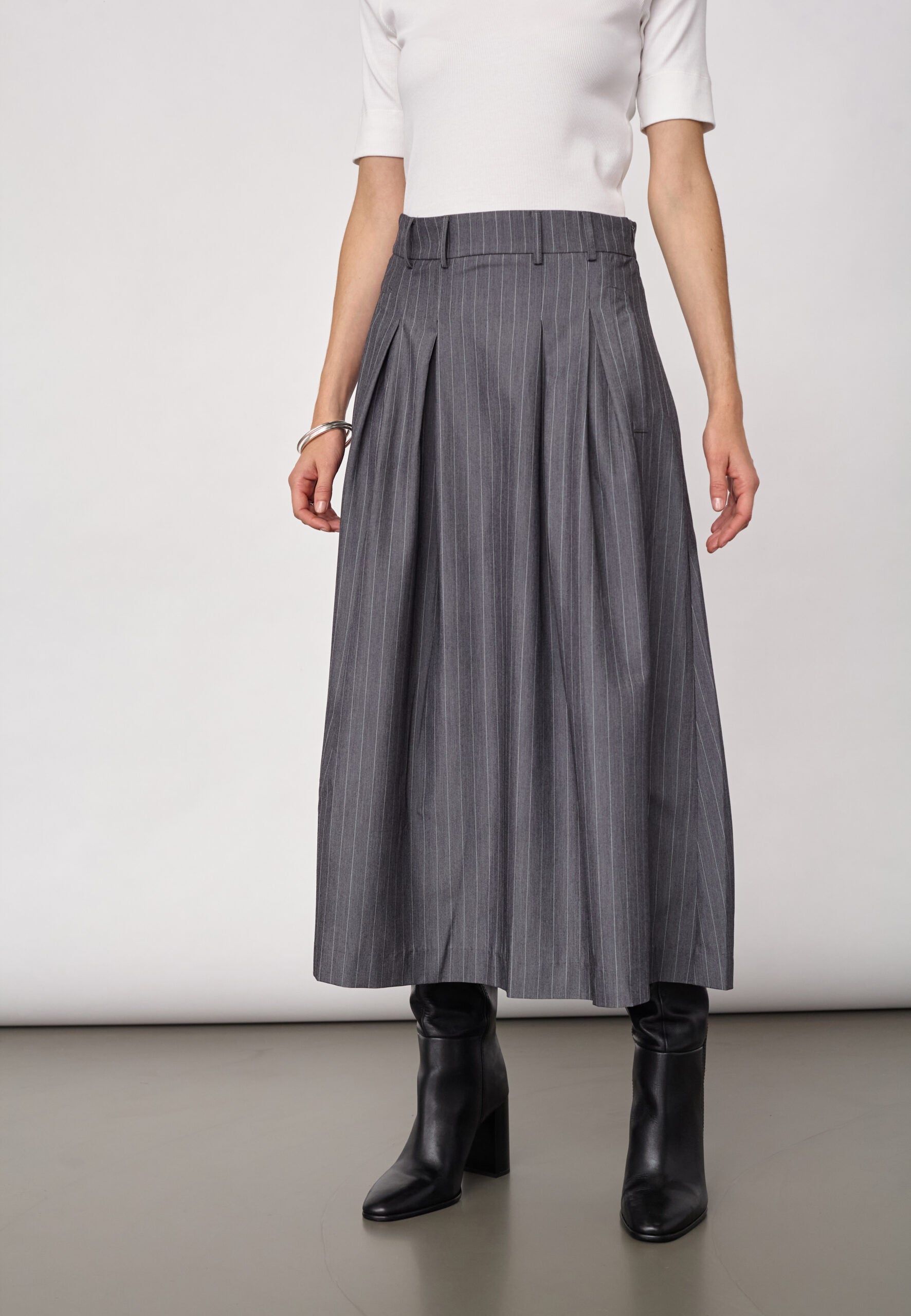 LyviaCC Pleat Pin Skirt - Mid Grey