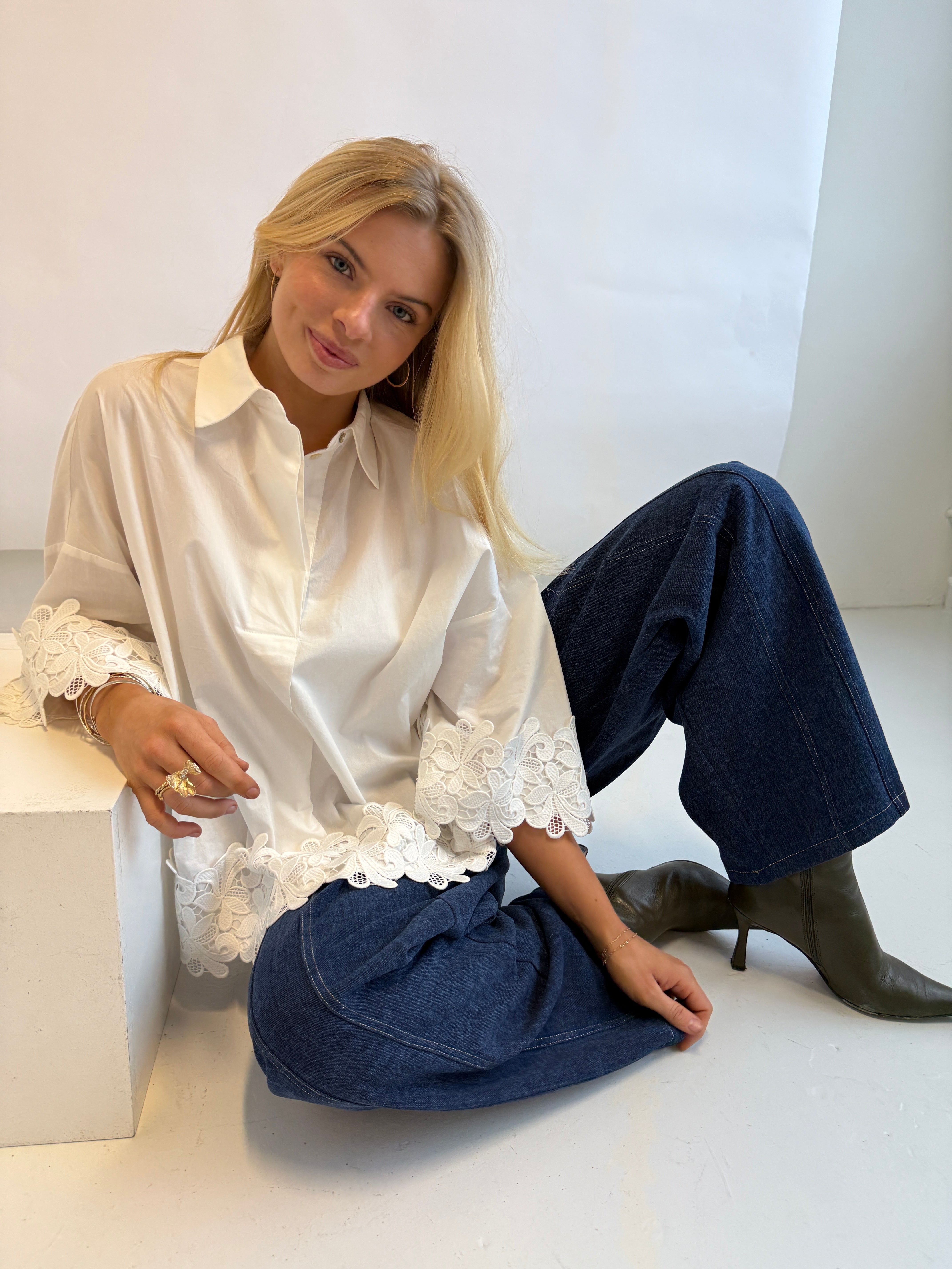 Klara Embroidery Shirt - White