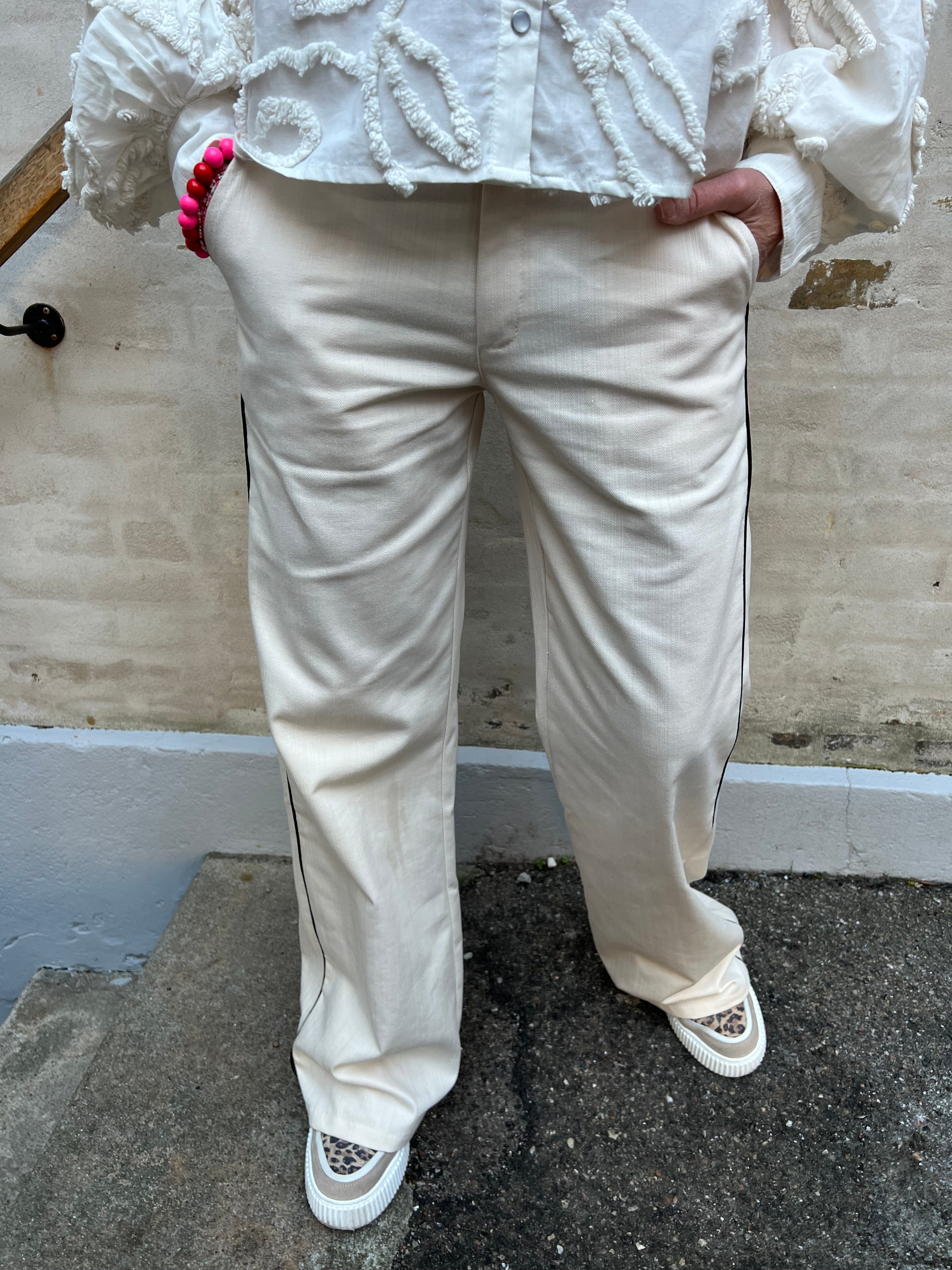 Box line pant off white