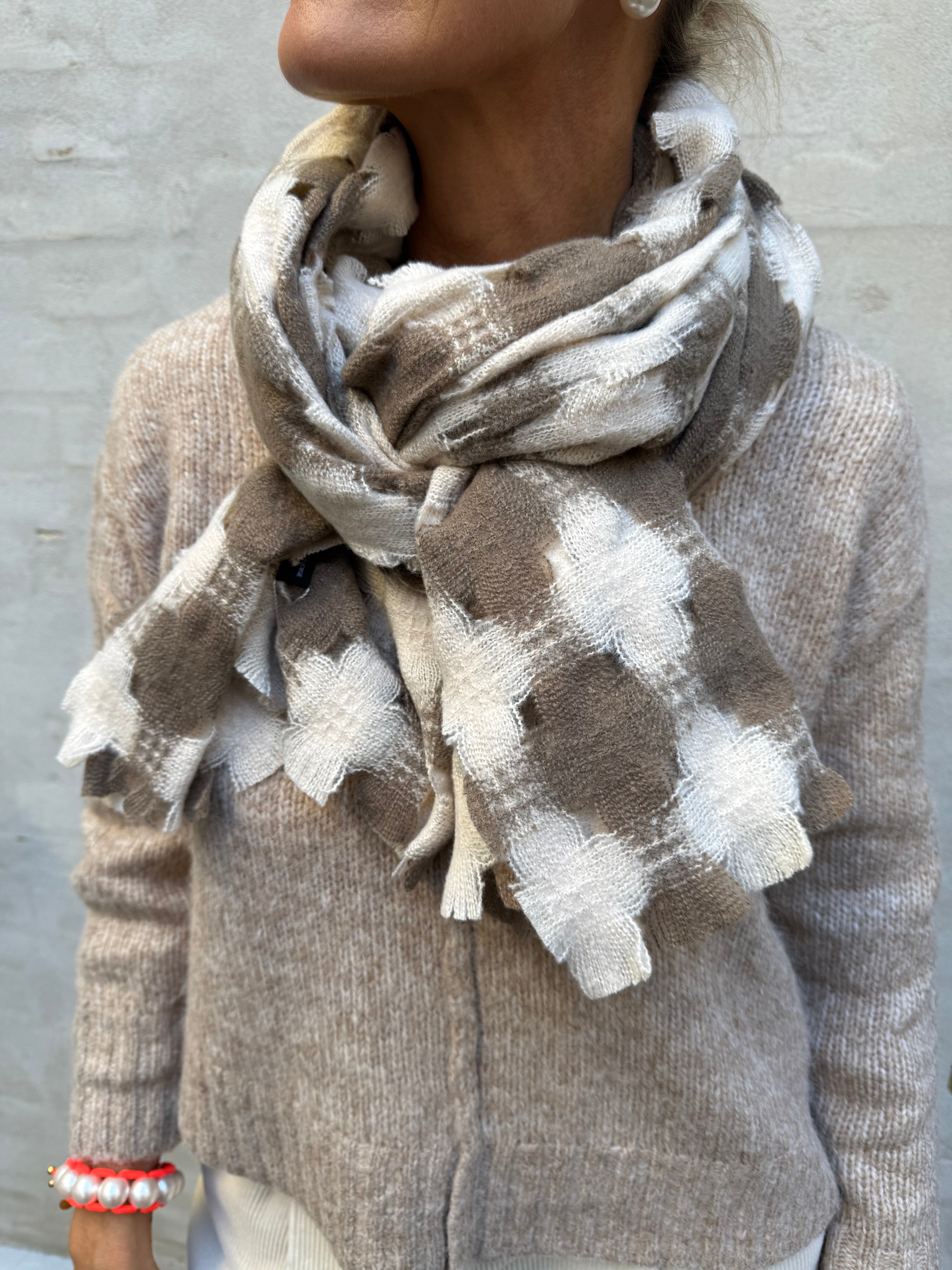 Saga Chess scarf beige