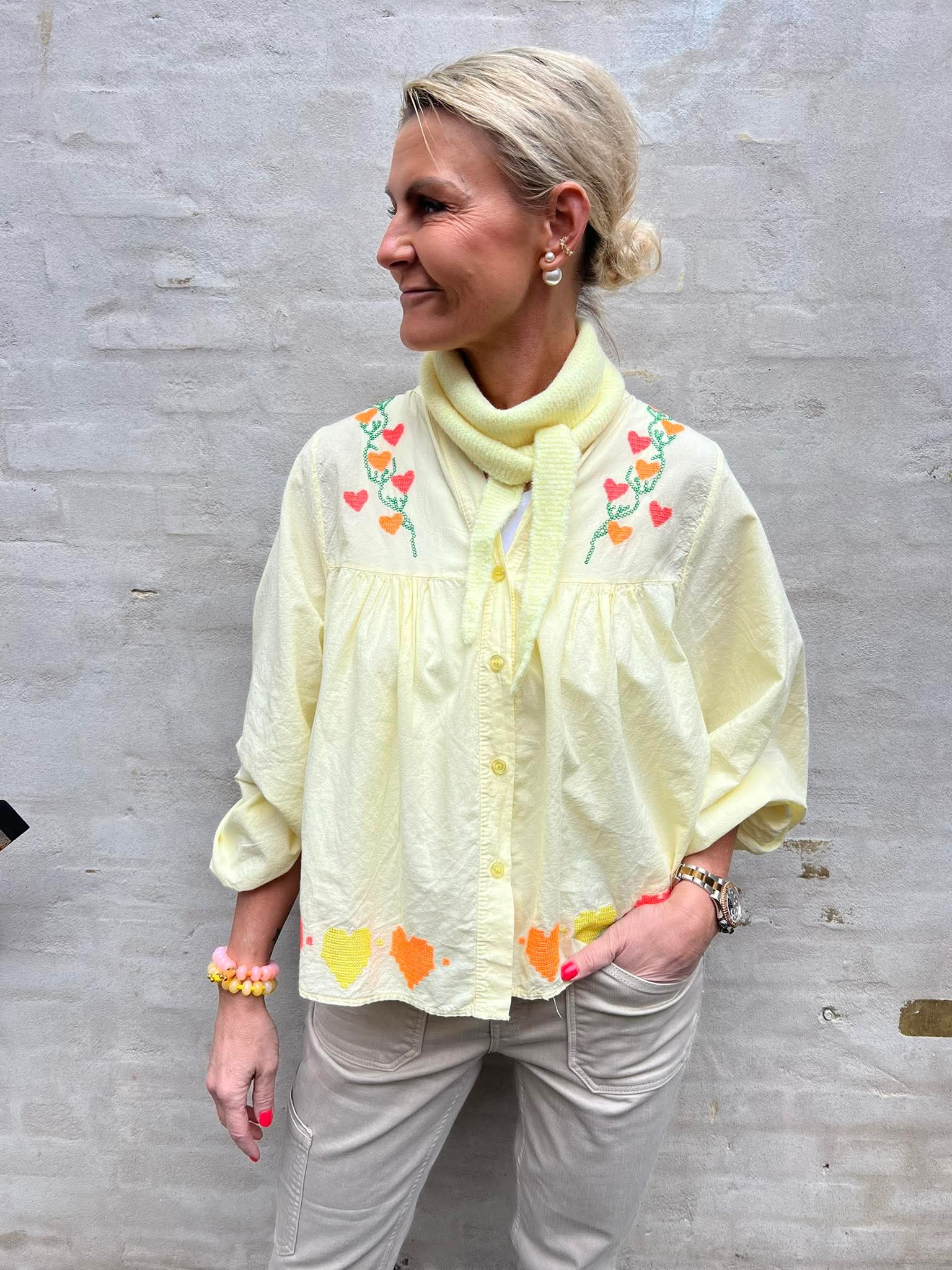 Lux Shirt w. Embrodery - Yellow