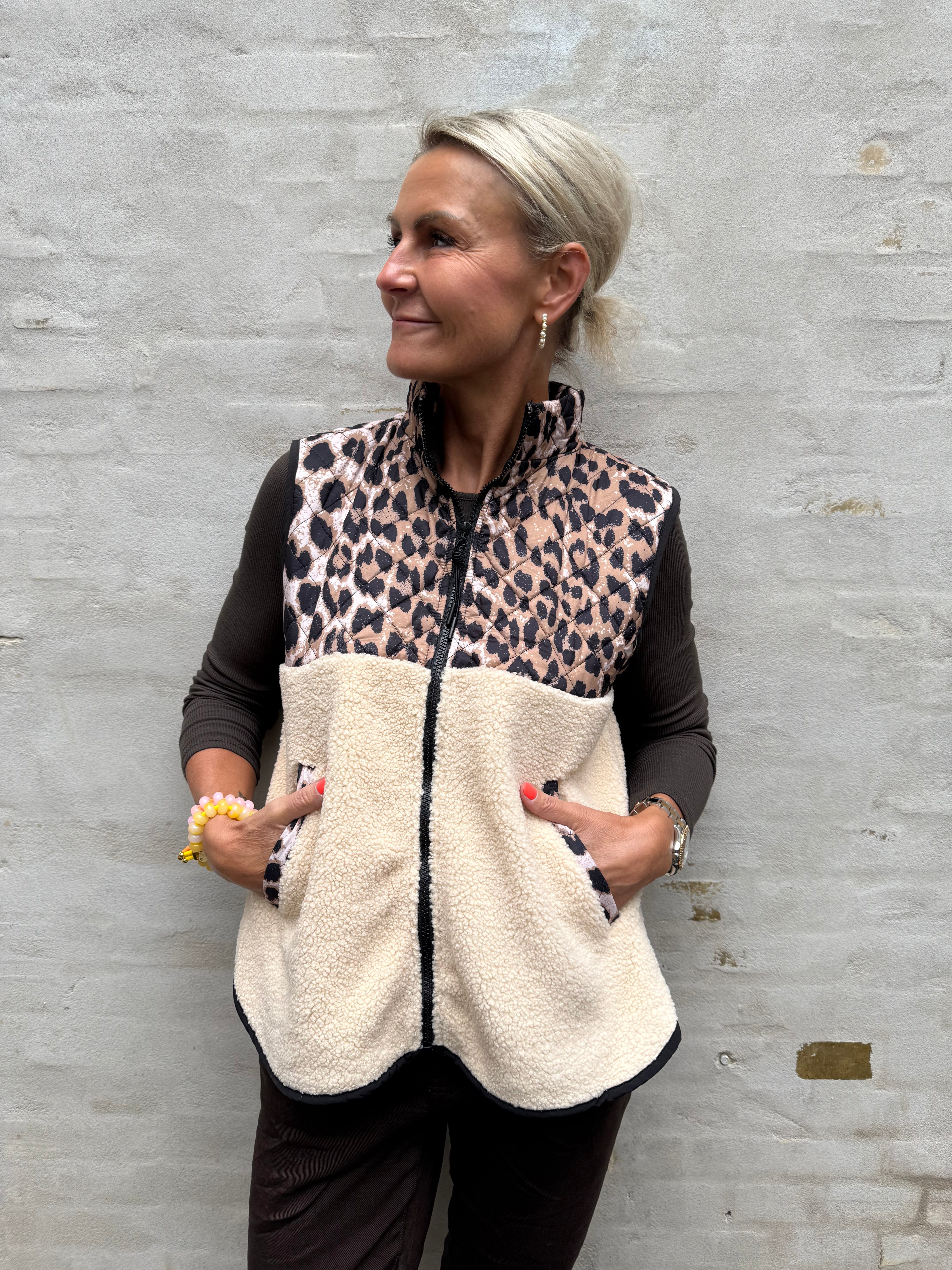 Teddy Leo Vest - Lux Leo Creme Black