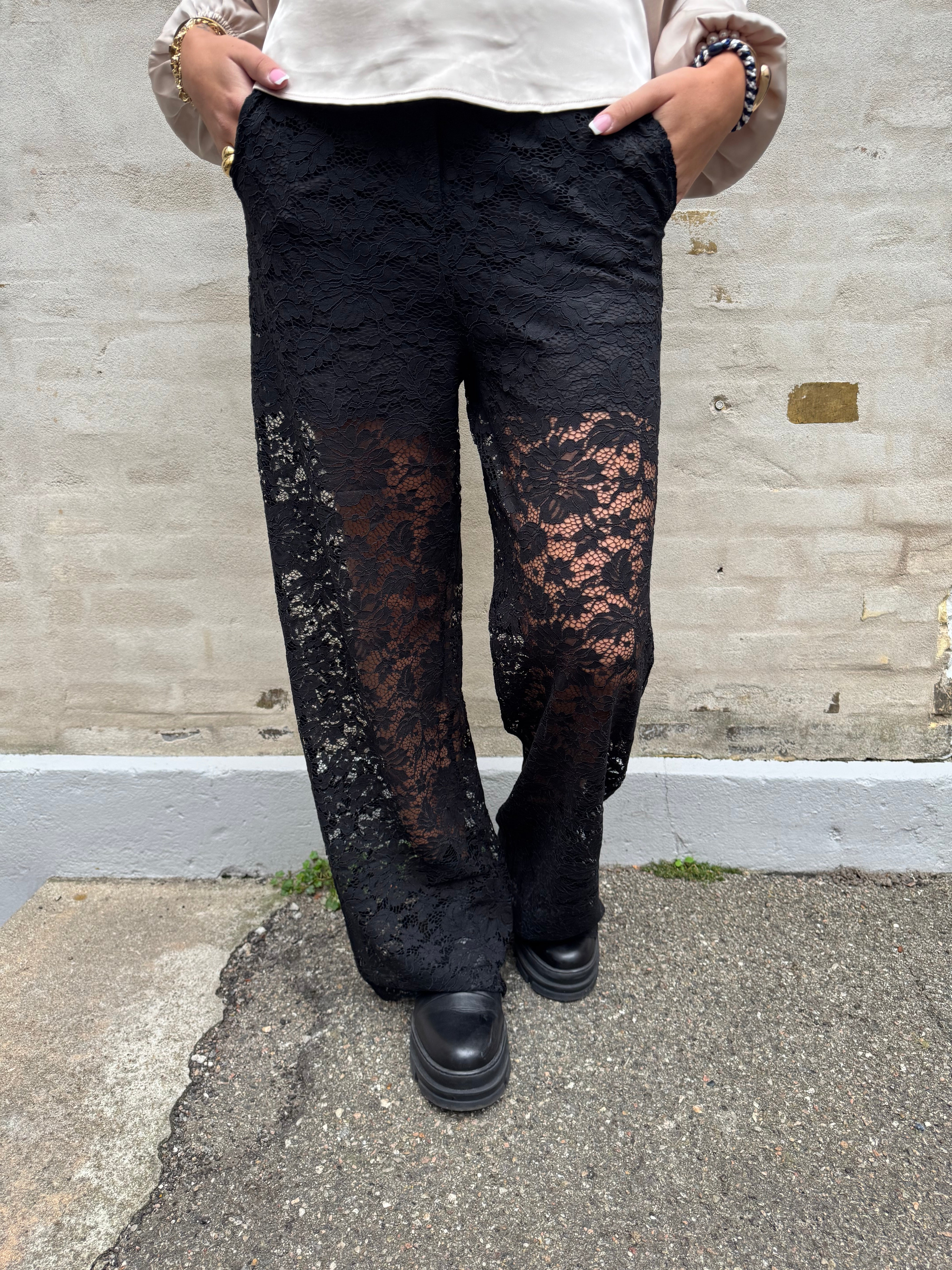 Lami lace pants black