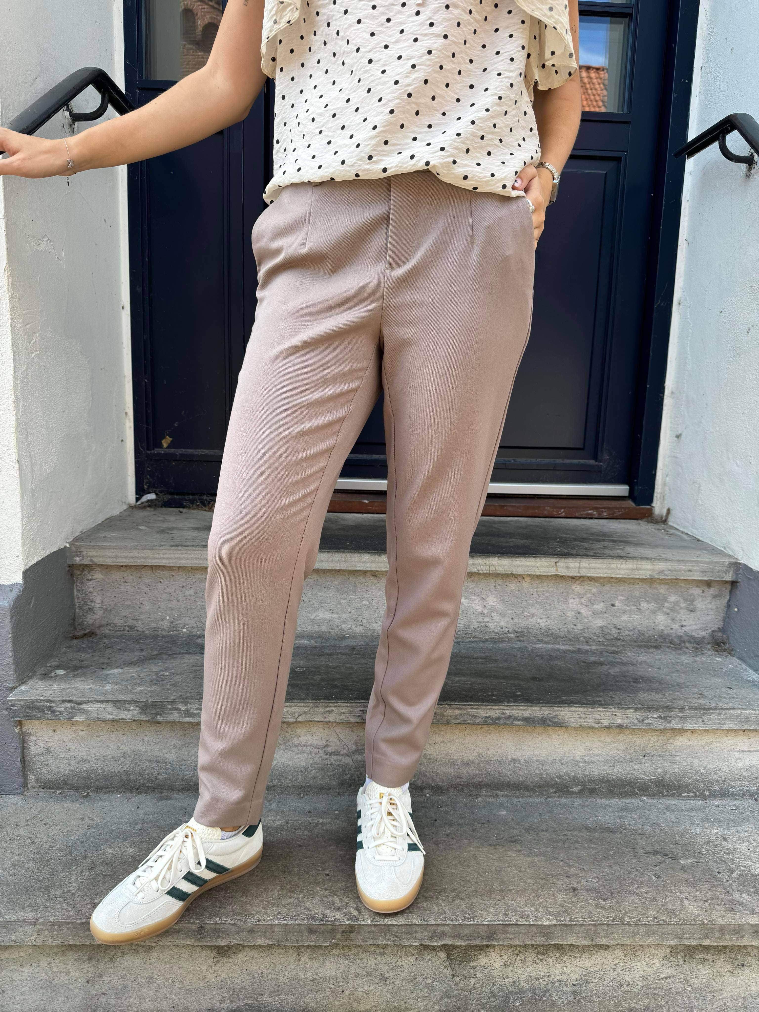 Lisa slim pant desert taupe