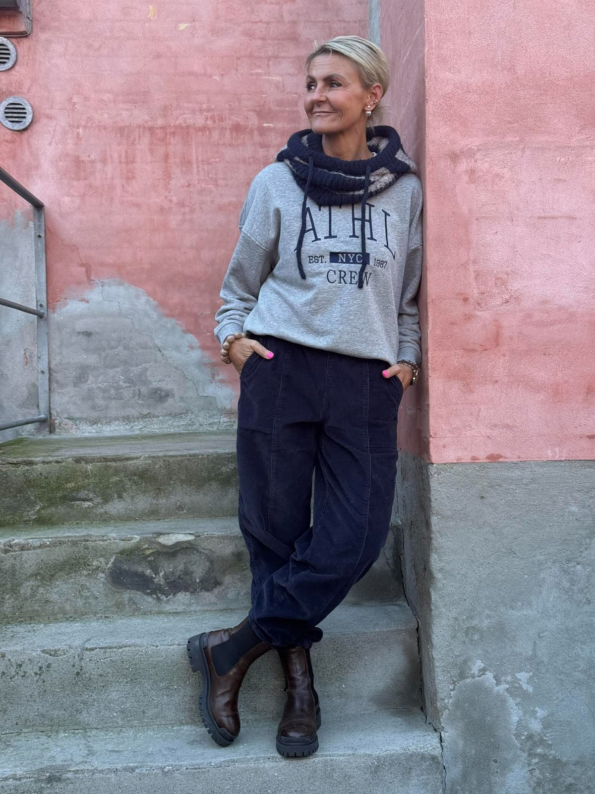 MESA LS O-NK EMB SWEAT - Ljusgråmelerad_NAVY BLAZER ATHL