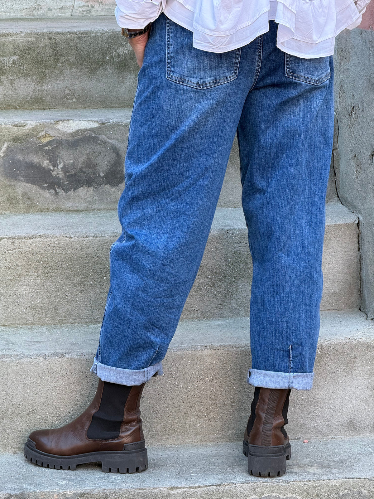 Riley Barrel Relaxed Fit - Medium Blue Destory Washed