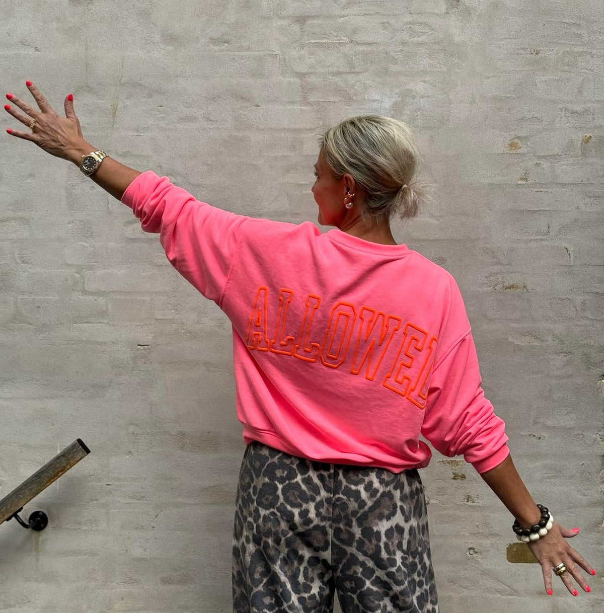 Not Allowed Sweat - Pink Neon