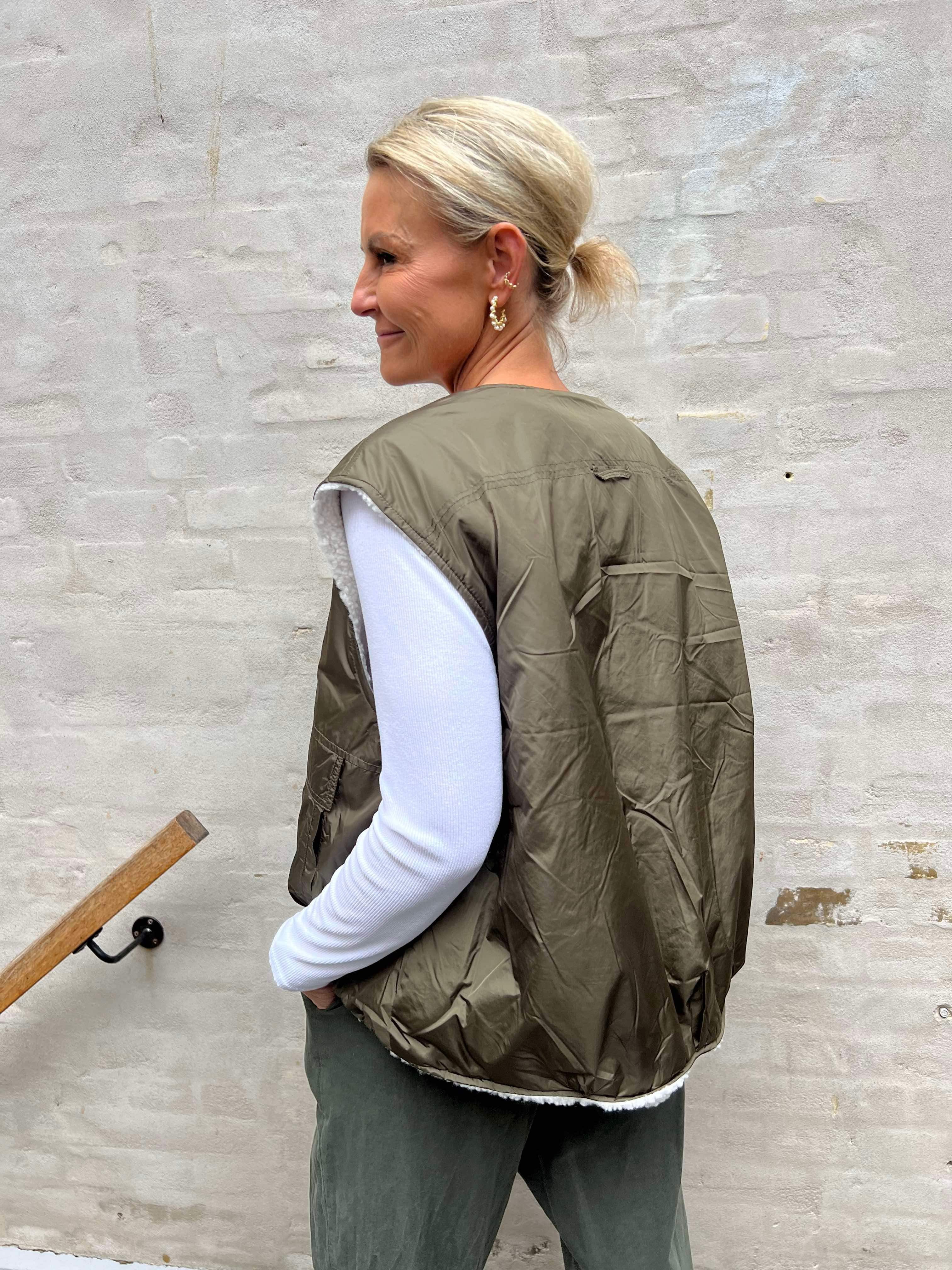 Trish vest khaki