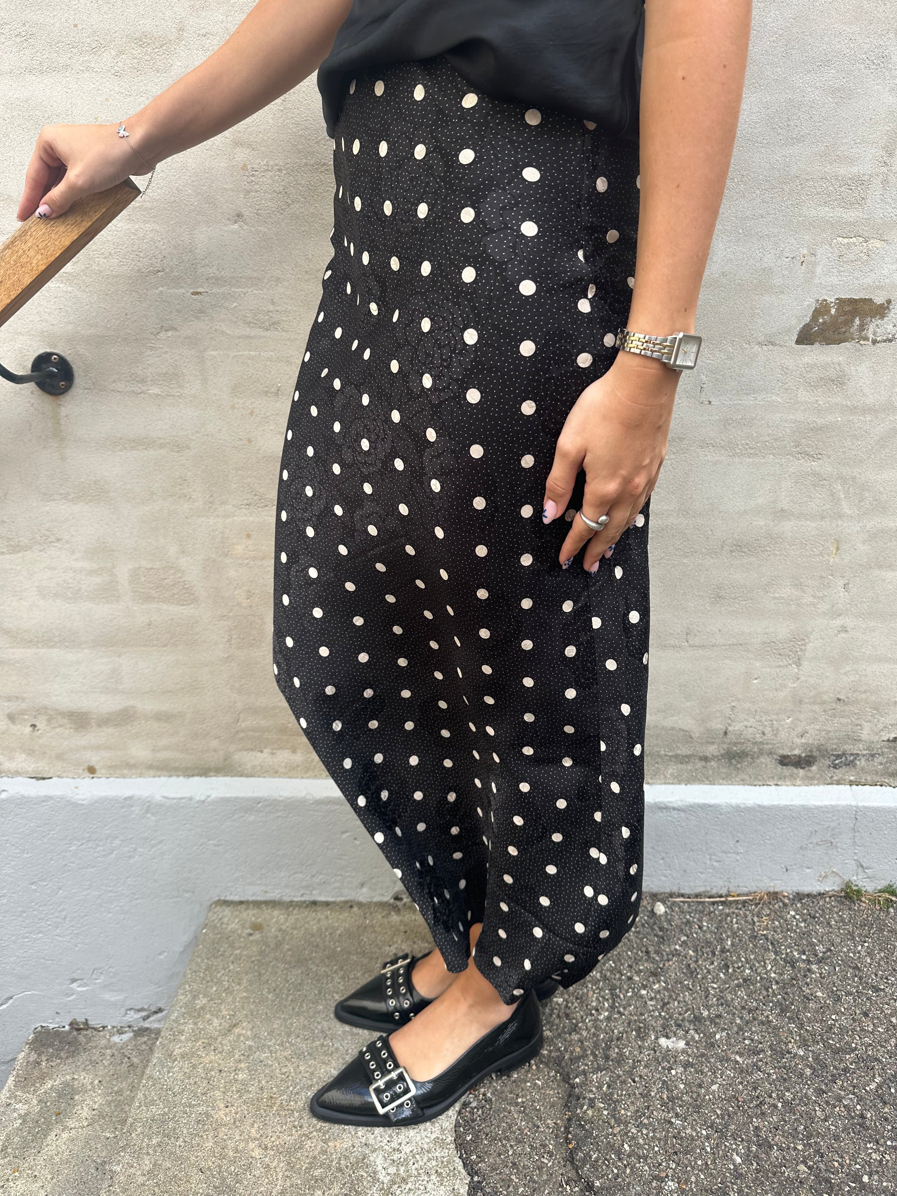 Lola retro dot skirt black