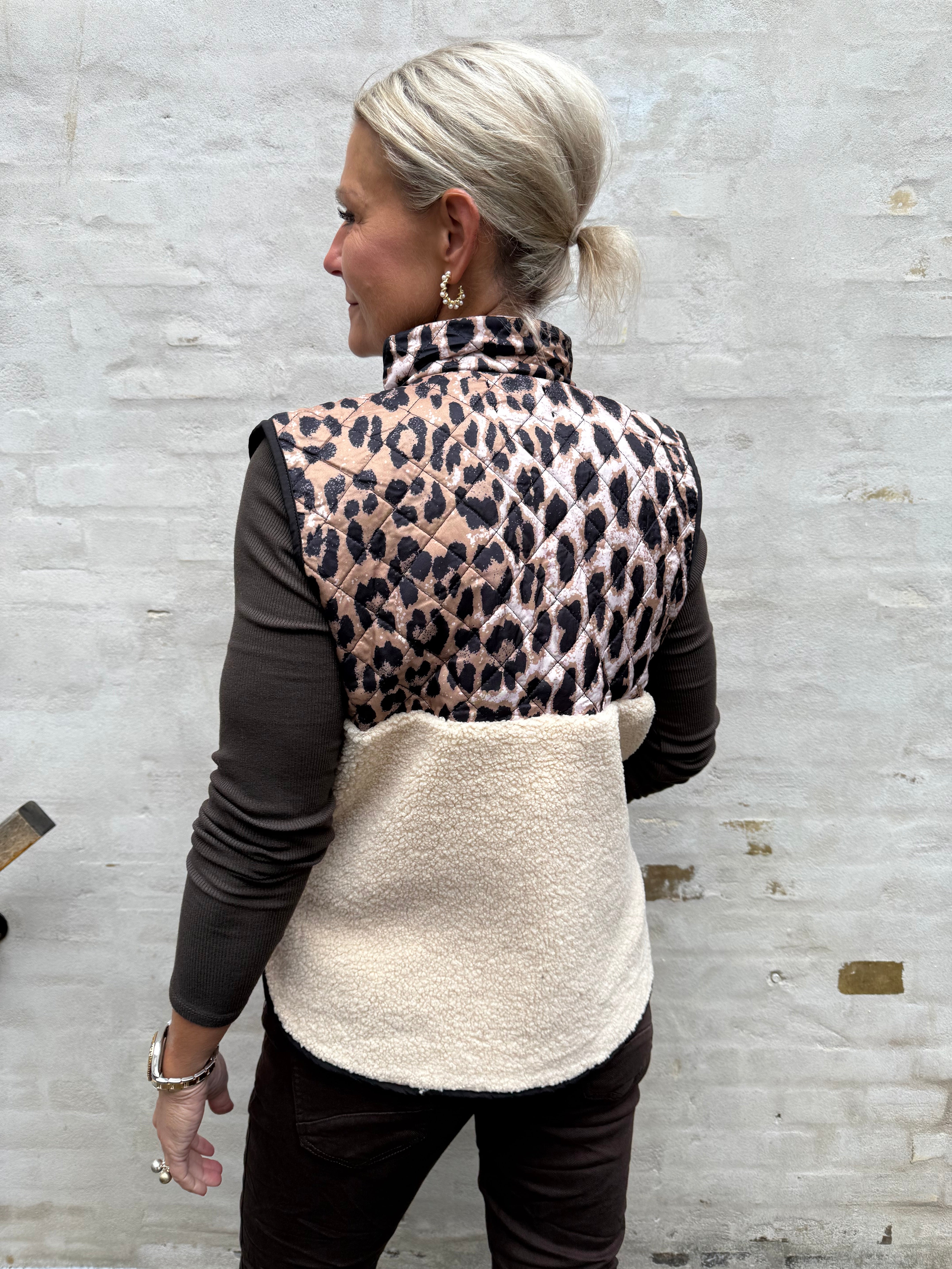 Teddy Leo Vest - Lux Leo Creme Black