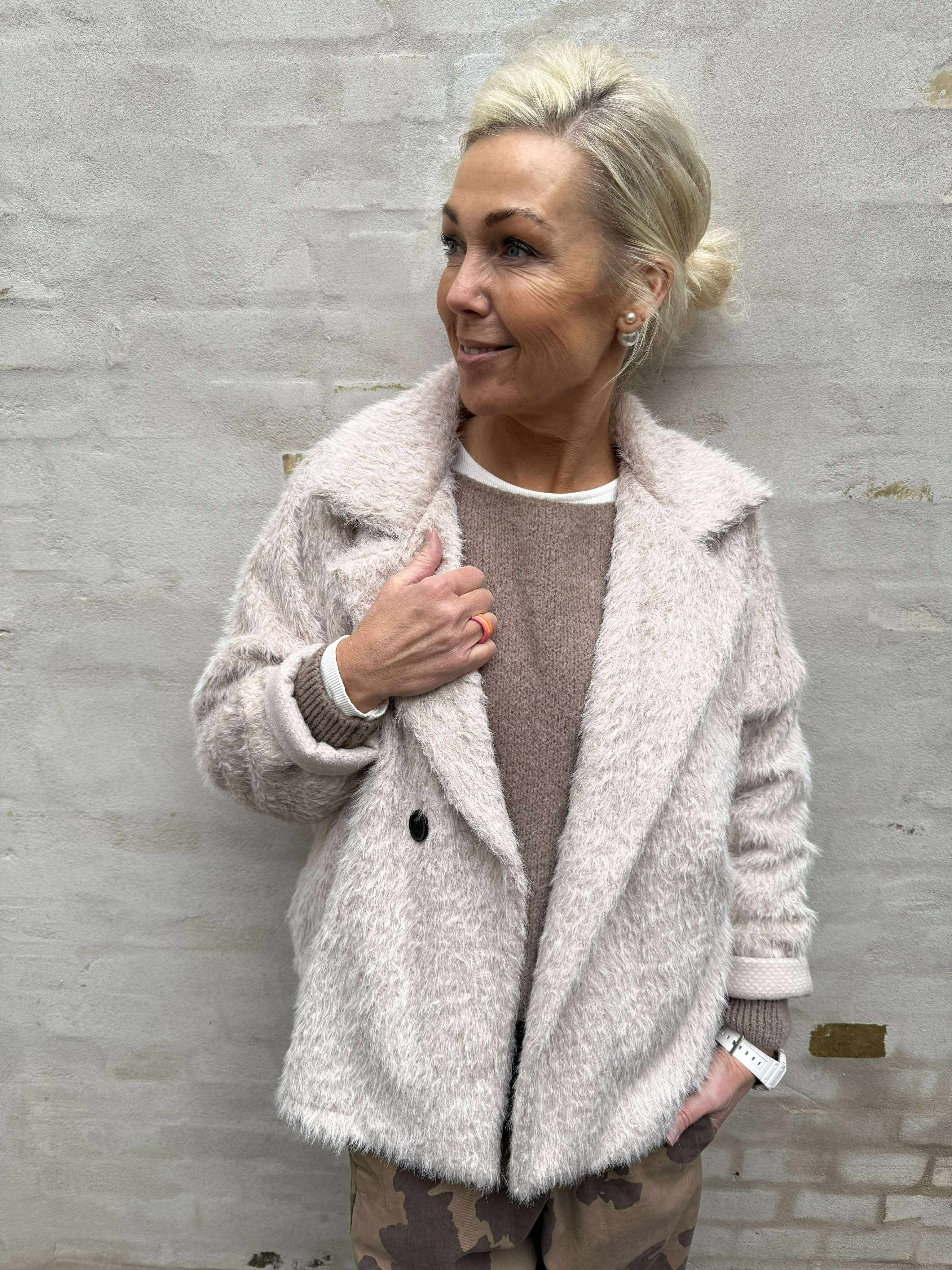 Pamela Jakke - off white