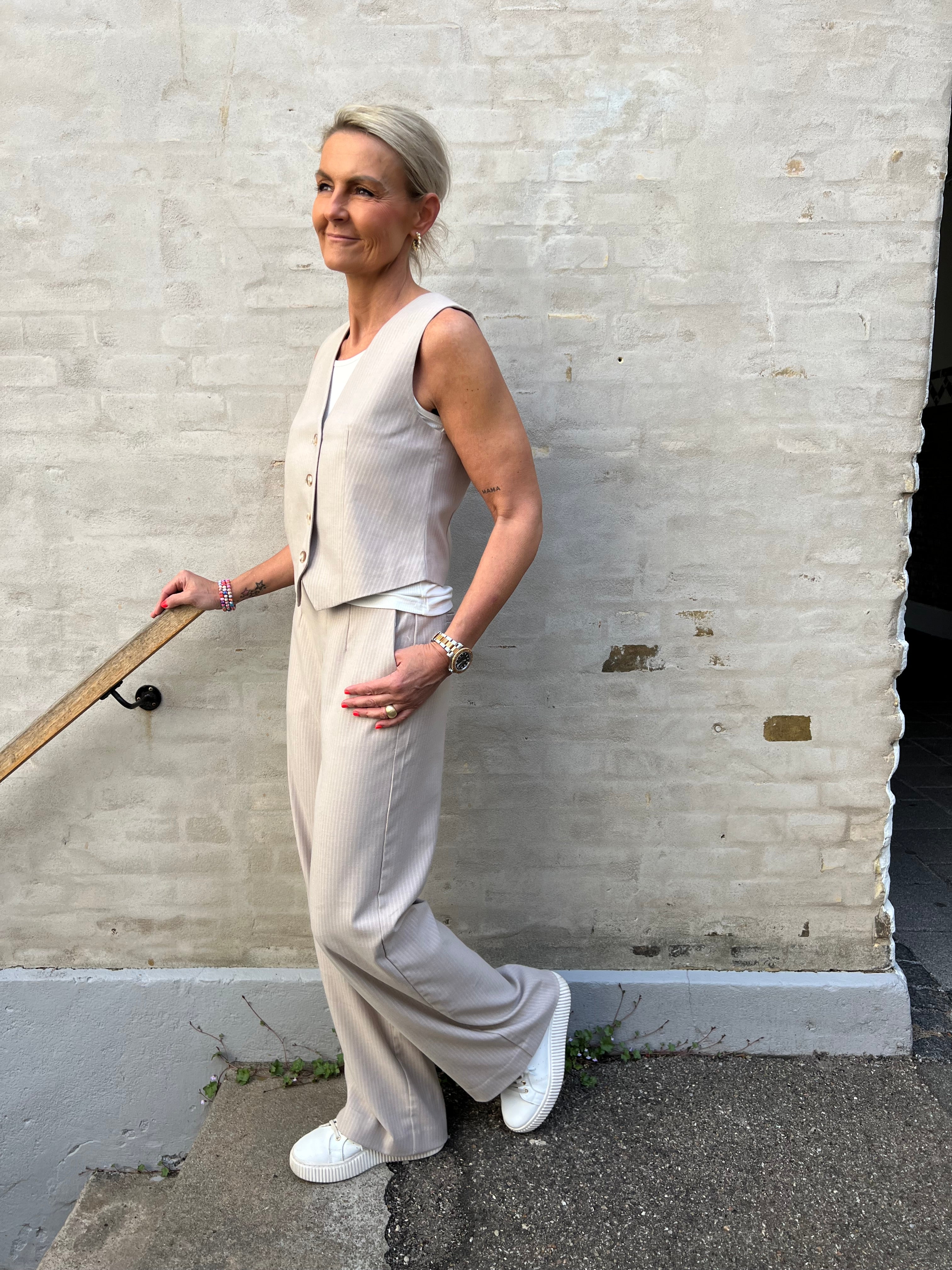 Lisa Short Waistcoat Sandshell/Cloud Dancer