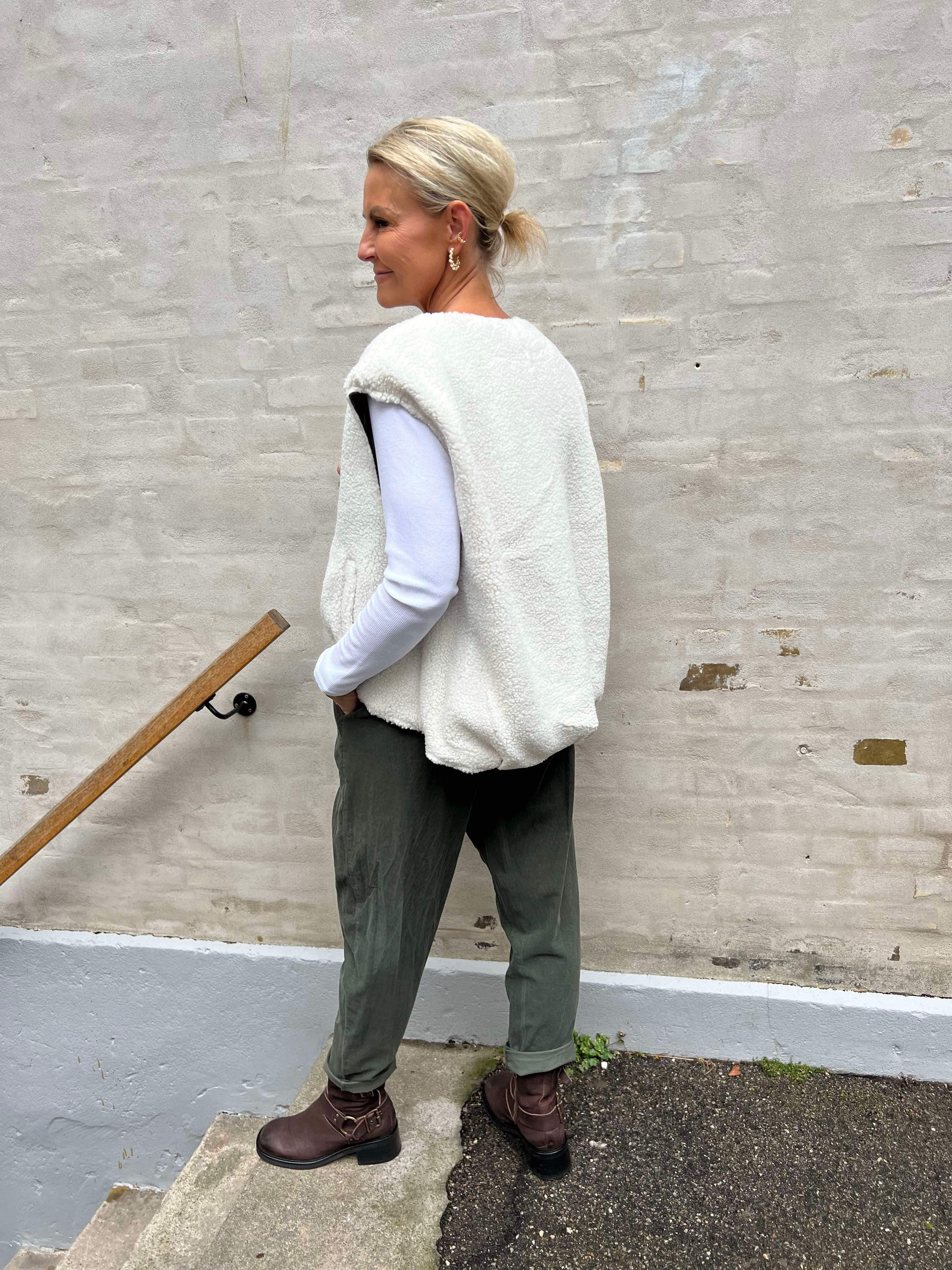 Trish vest khaki