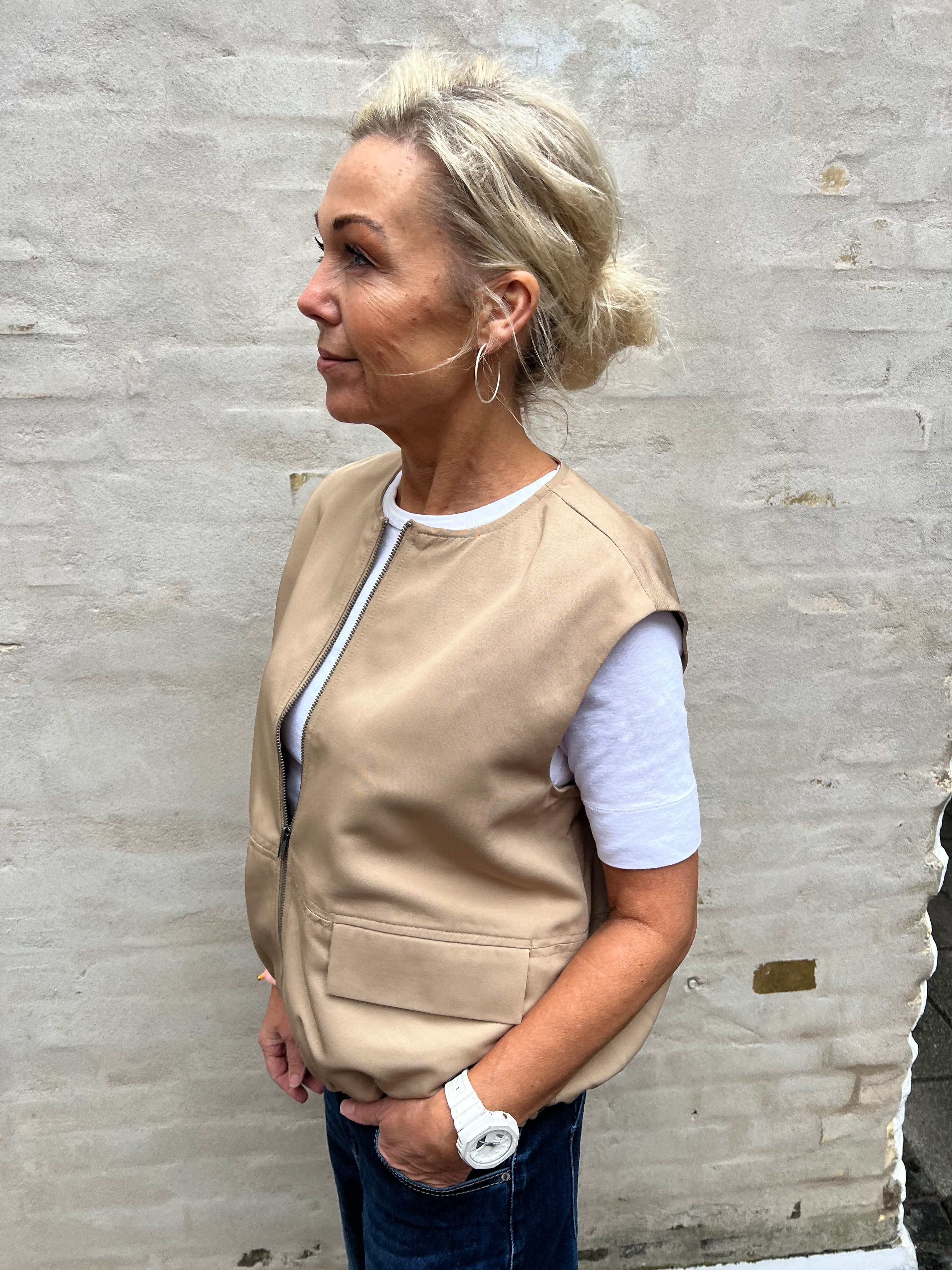 BERIT BALLOON BOMBER VEST - Travertine