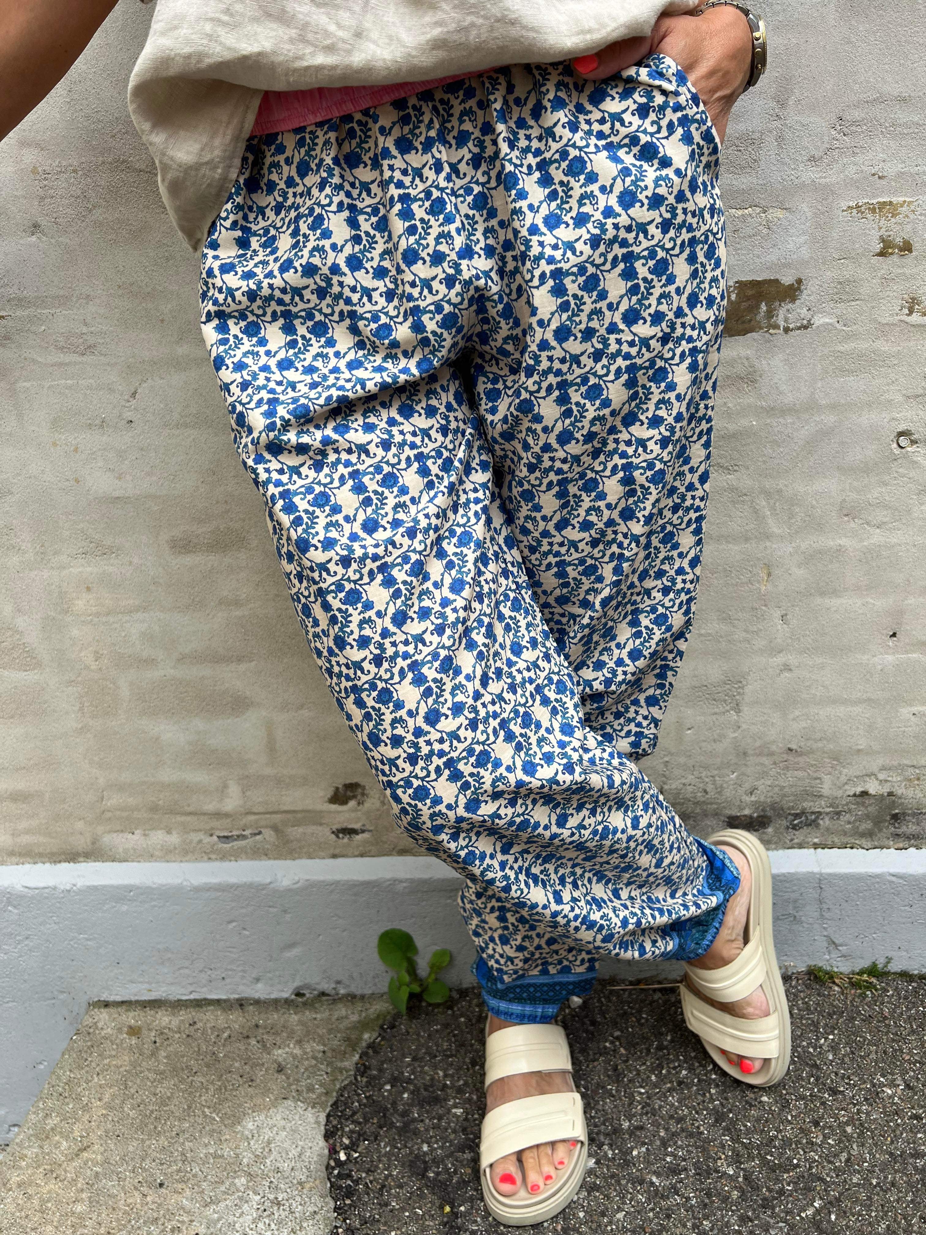 AbeloneGO pants blue flower