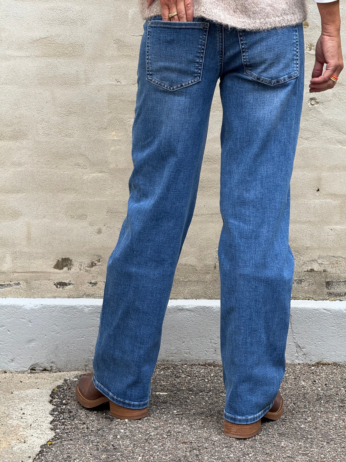 Amalia Straight Leg - Mid Blue Washed