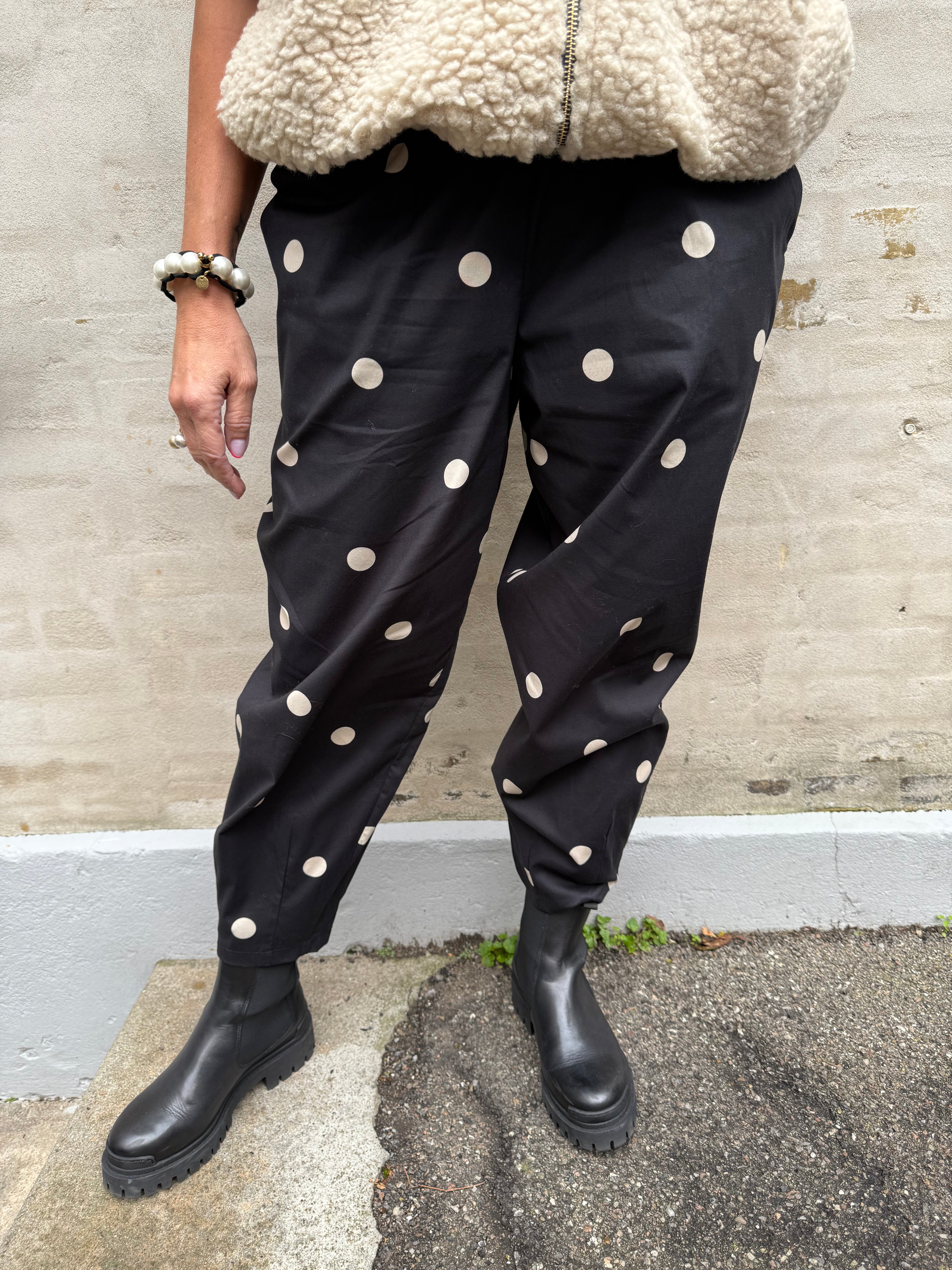 Abbie Barrel Pant - Black Dot