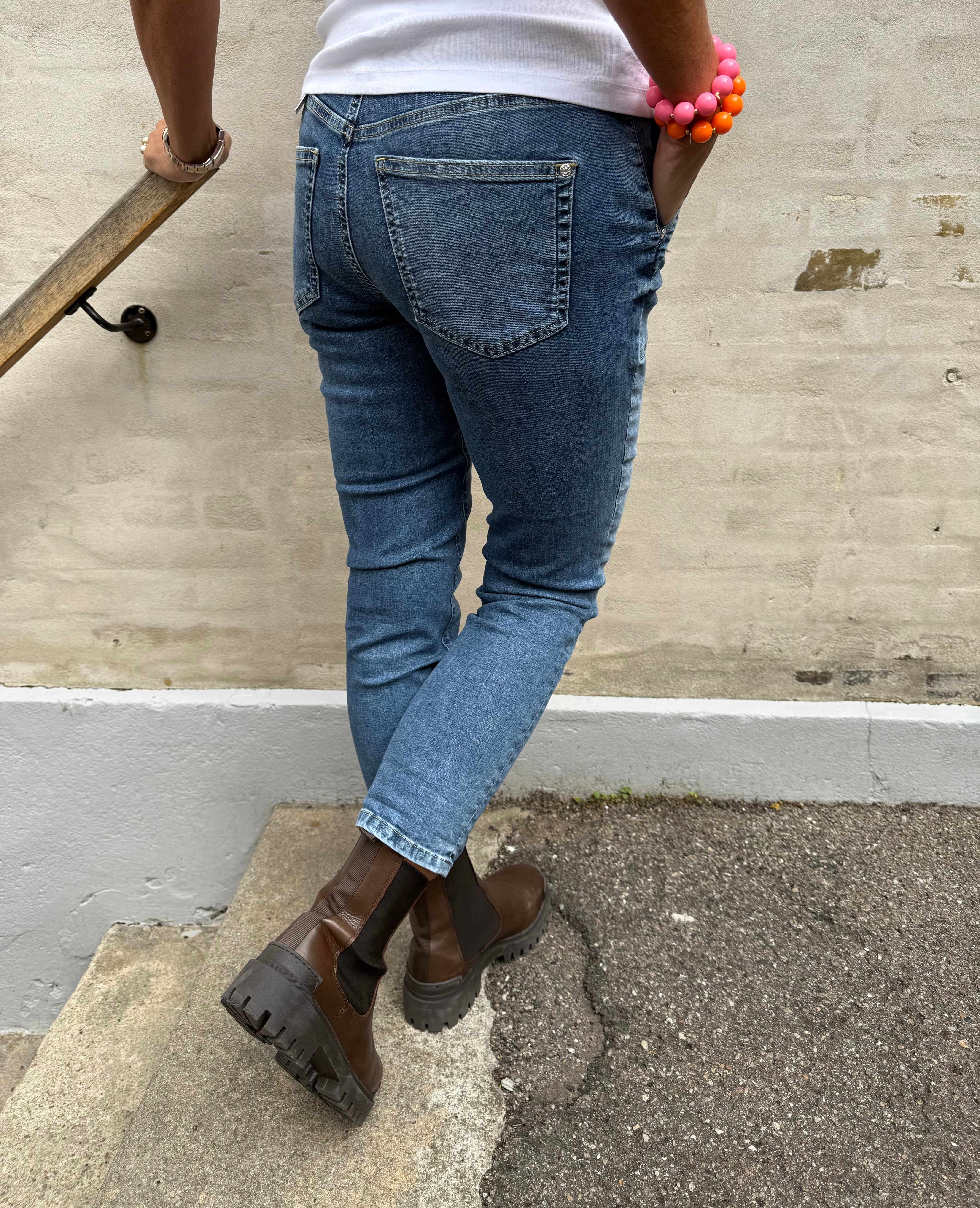 Jane Casual Fit Jeans - Medium Blue Destroy Washed